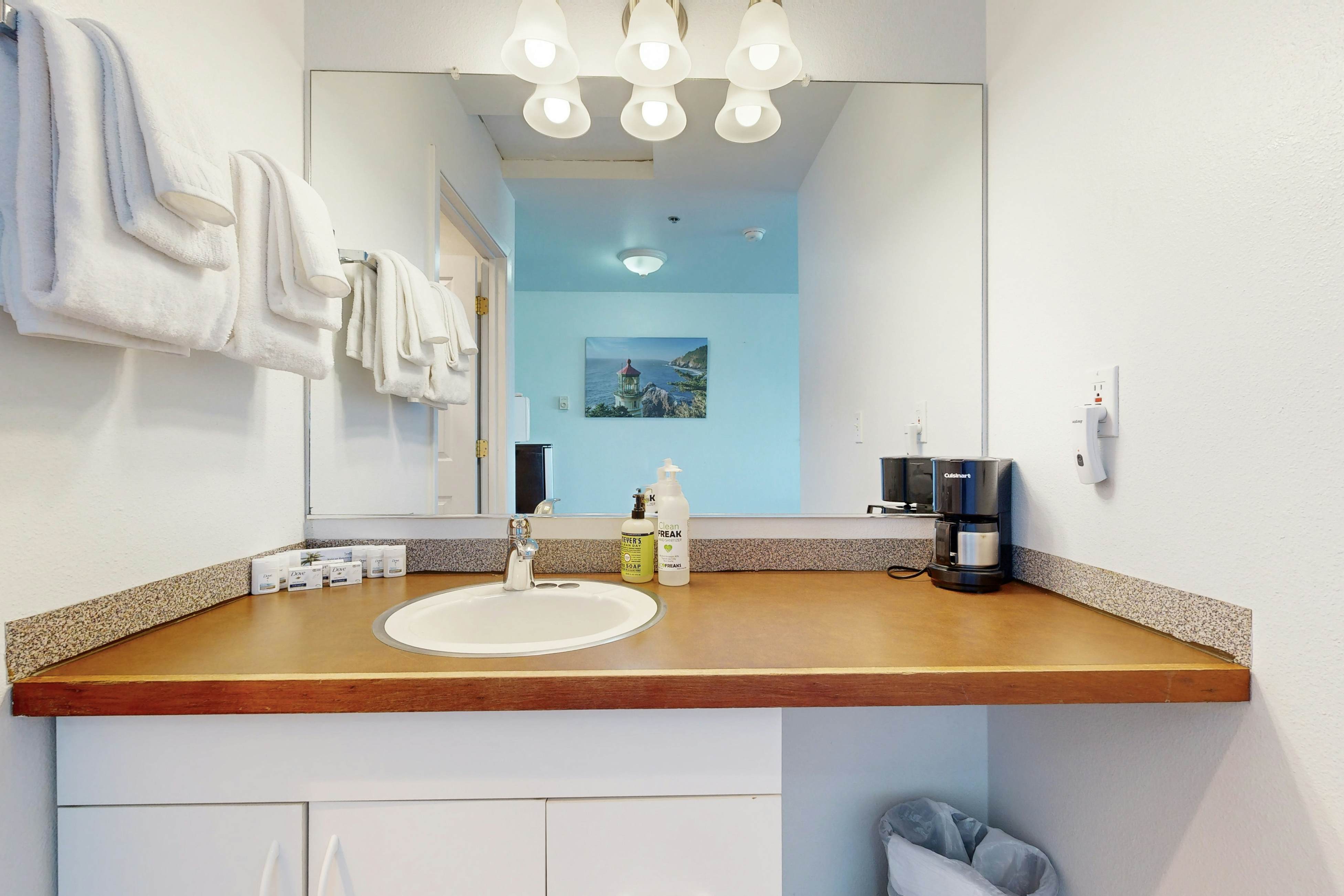 Dog-Friendly Studio with Superb Ocean Views & Nearby Beach Access