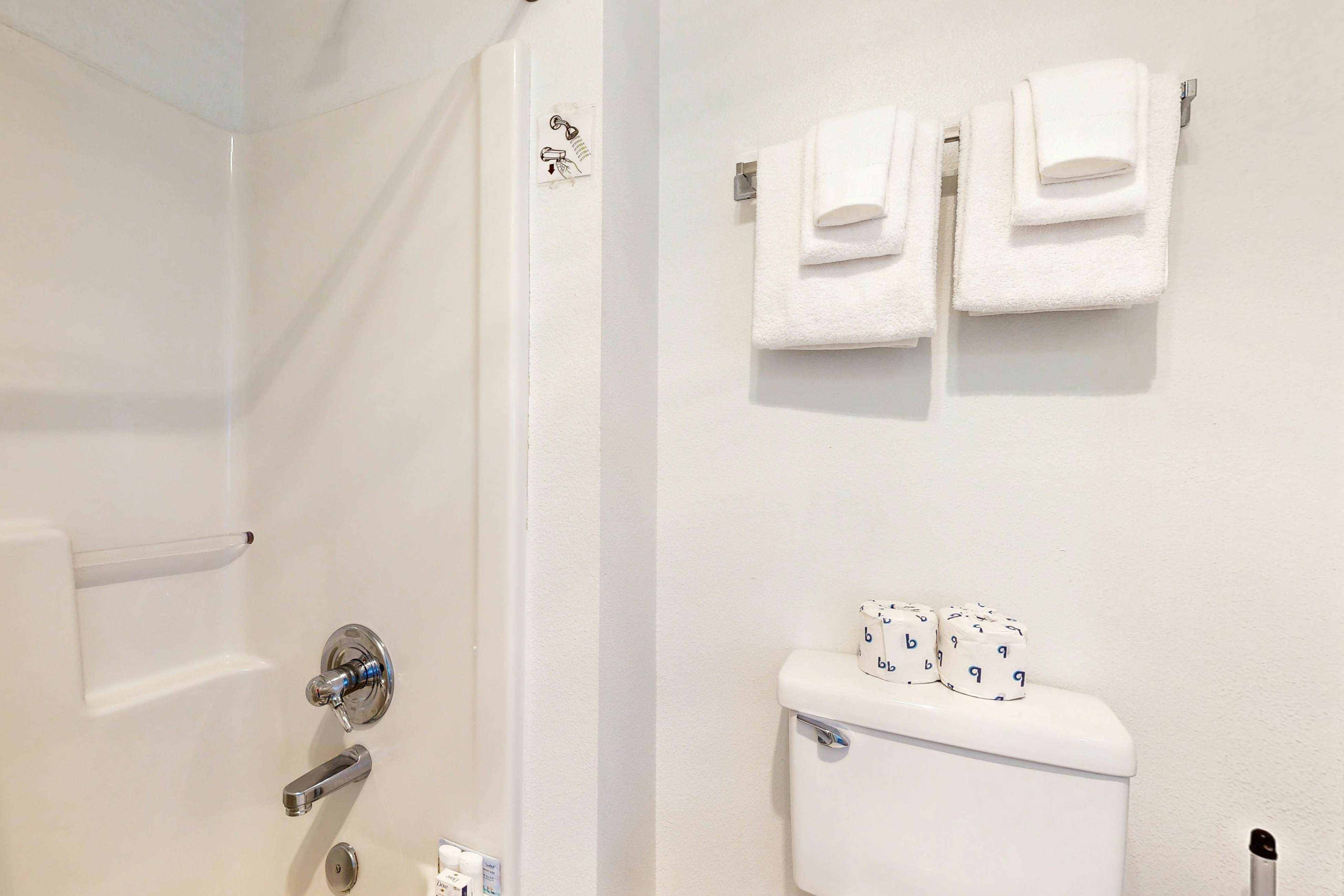 Dog-Friendly Studio with Superb Ocean Views & Nearby Beach Access