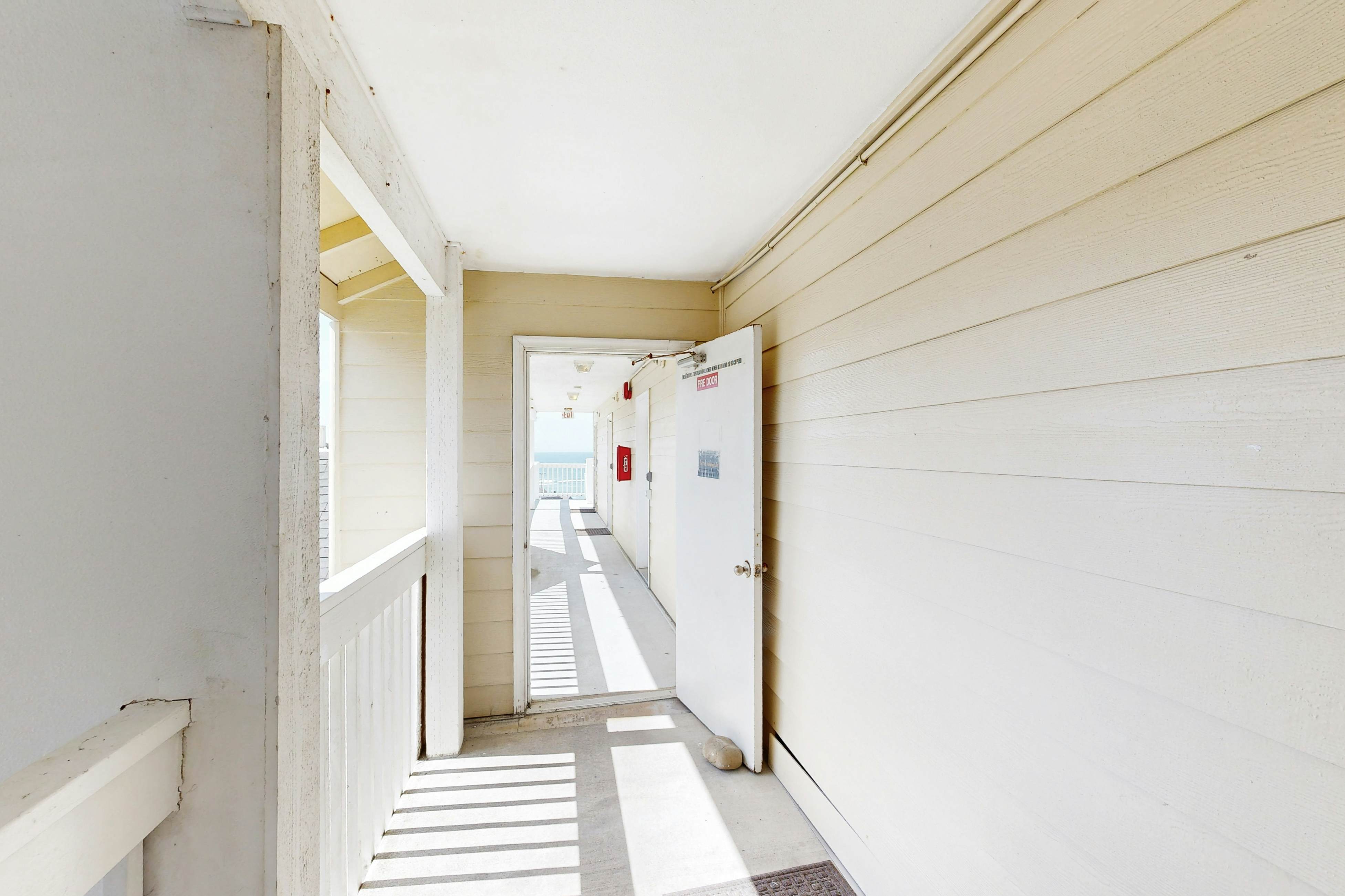 Dog-Friendly Studio with Superb Ocean Views & Nearby Beach Access