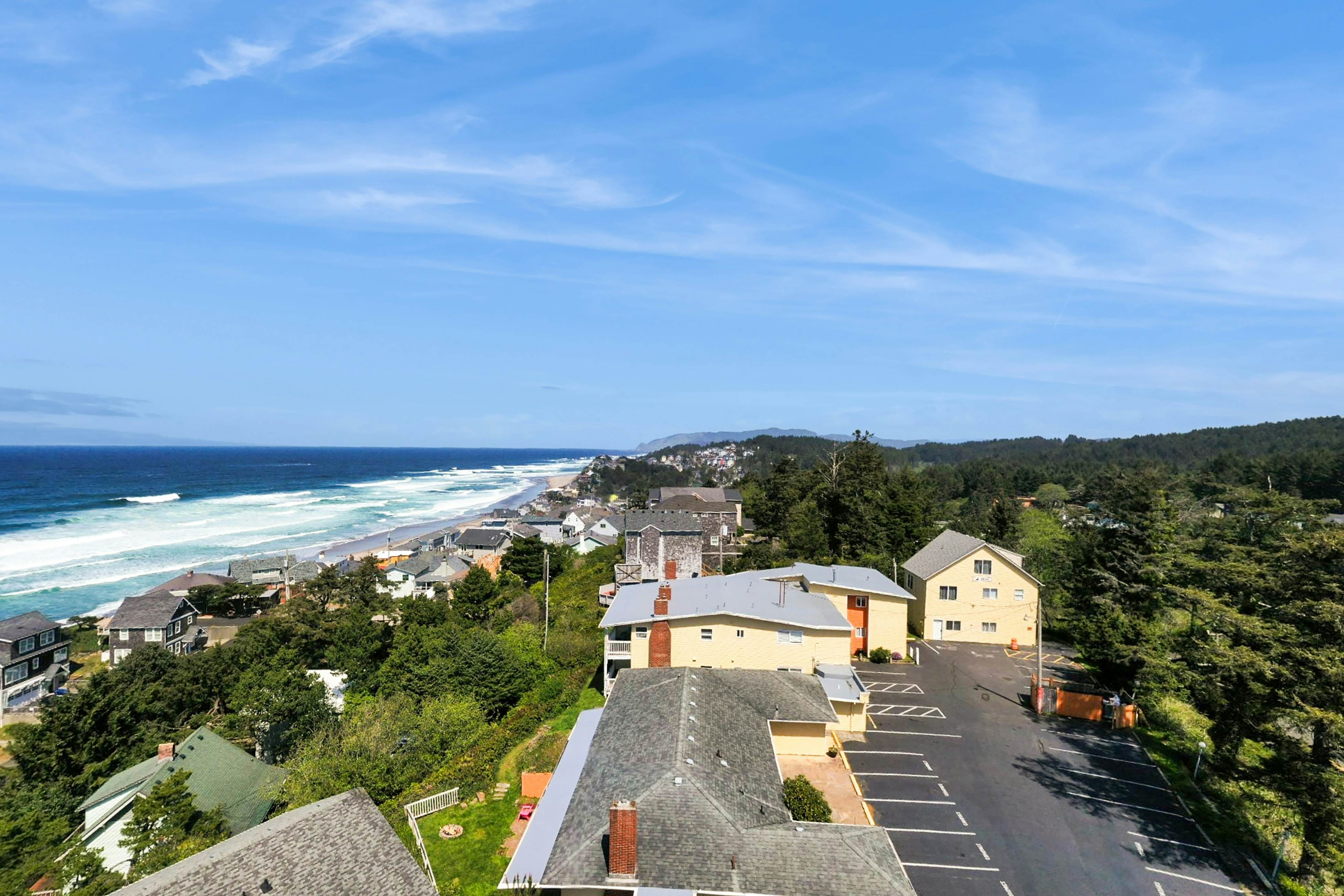 Dog-Friendly Studio with Superb Ocean Views & Nearby Beach Access