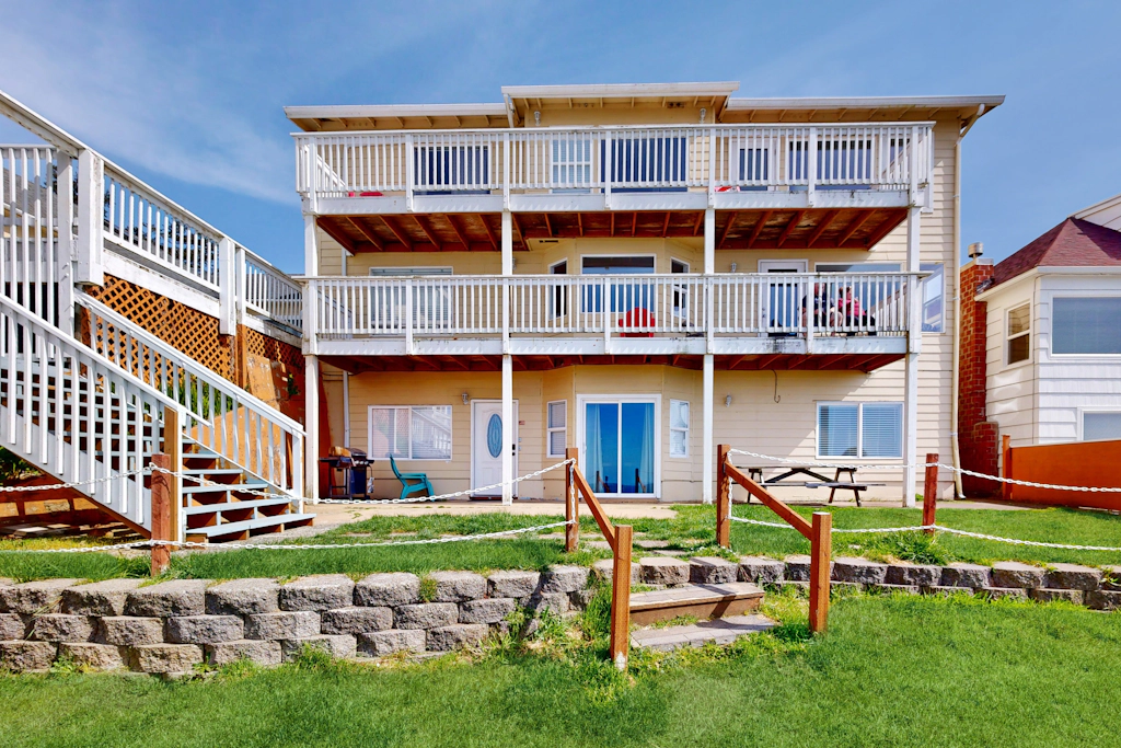 Romantic Ocean View Suite with Easy Beach Access Dog Friendly