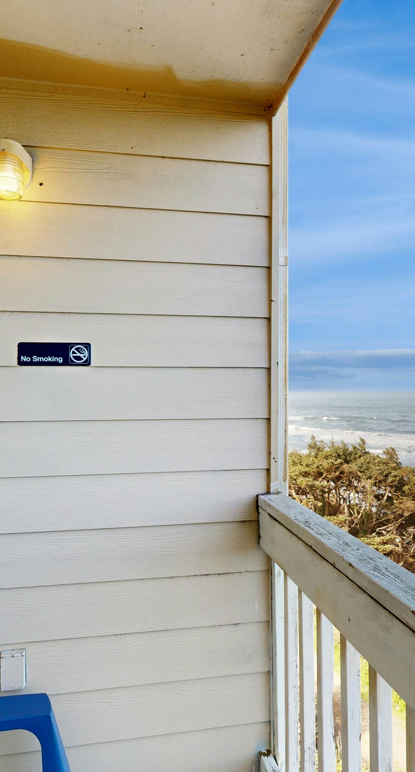 Oceanview Studio on the Main Level Nearby Beach Access Dogs Welcome