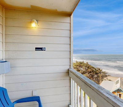 Oceanview Studio on the Main Level Nearby Beach Access Dogs Welcome