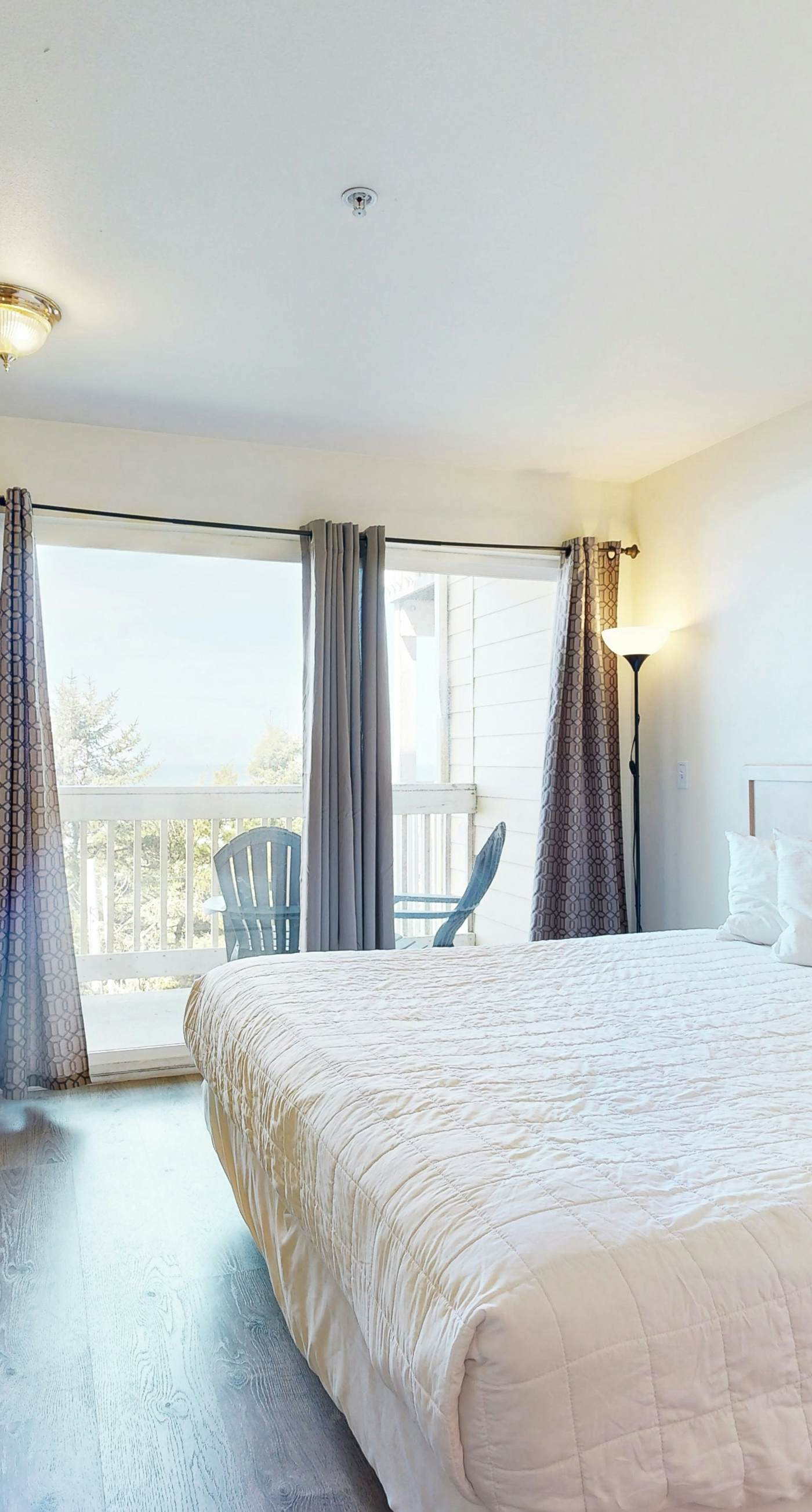 Dog Friendly Suite with Ocean Views Balcony Free WiFi and Nearby Beach Access