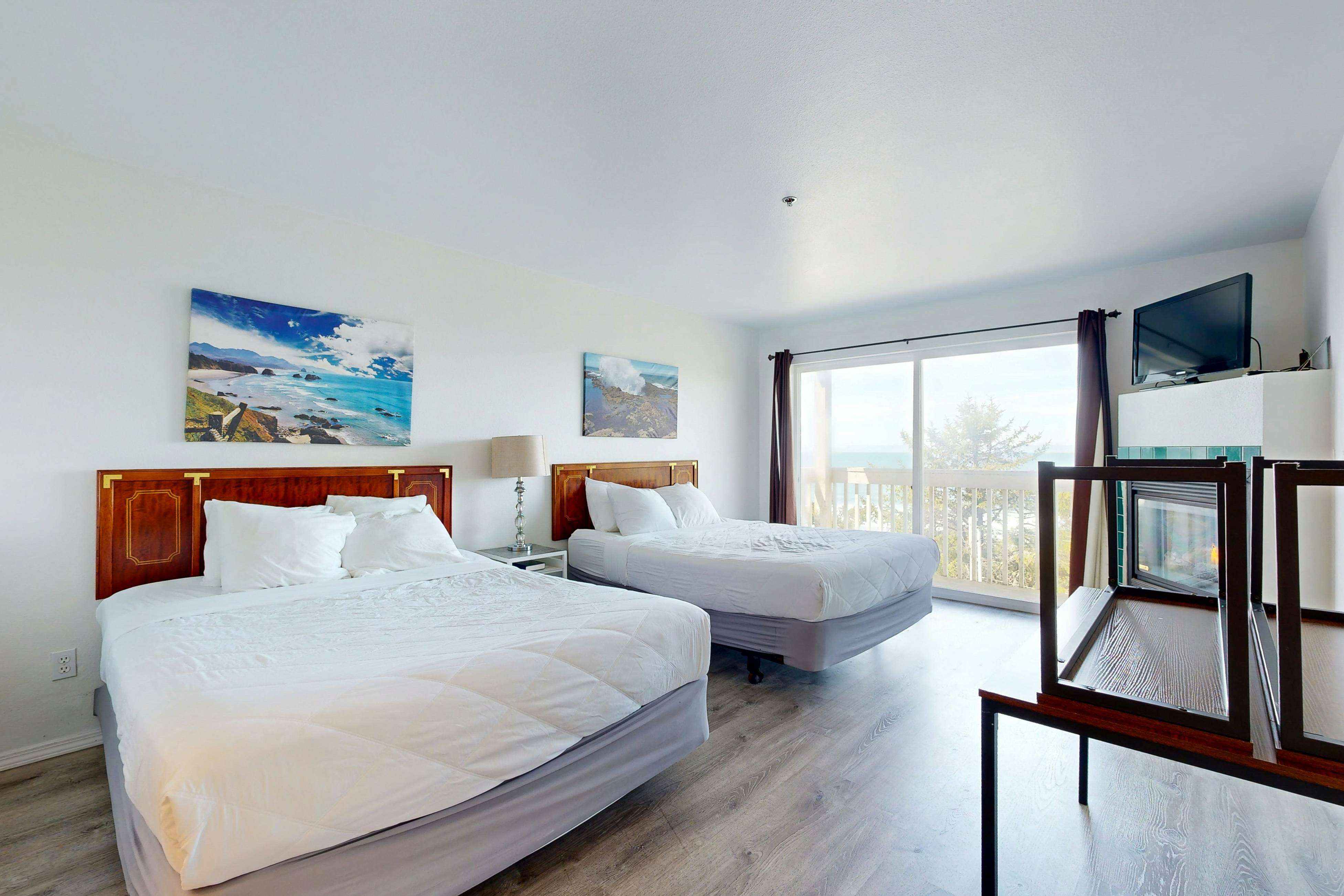 Oceanview, Dog-Friendly Studio with Awesome Views & Easy Beach Access