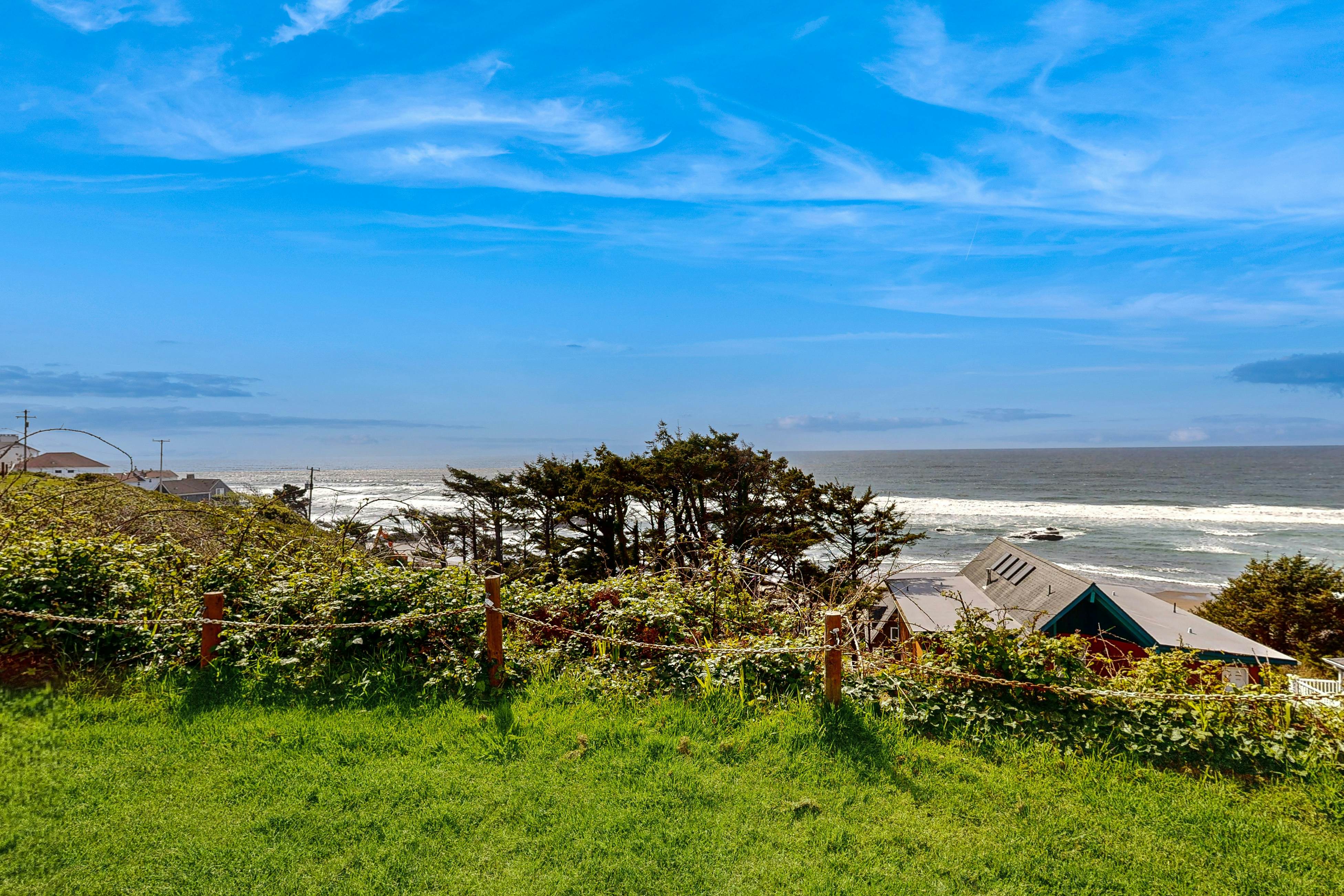 Upper-Level Oceanview Studio Near the Beach - Free WiFi, Dogs Welcome