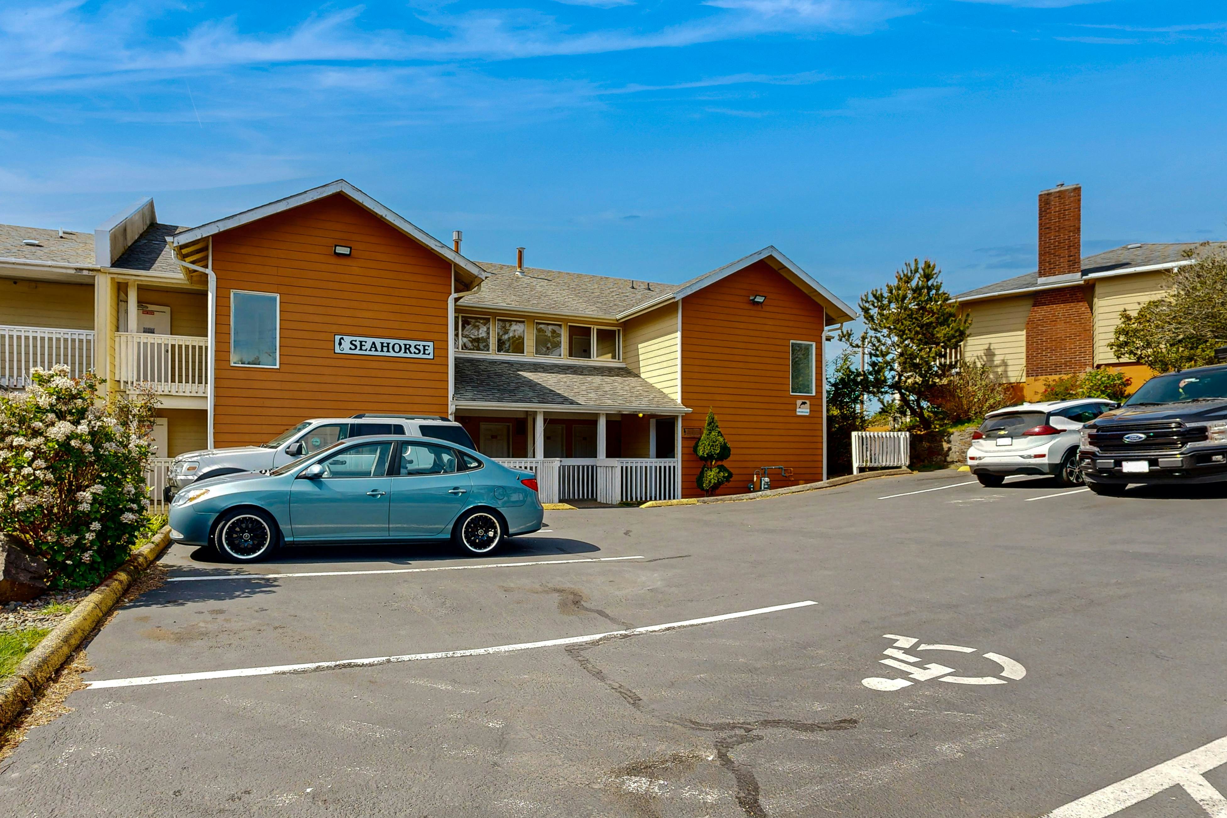 Upper-Level Oceanview Studio Near the Beach - Free WiFi, Dogs Welcome