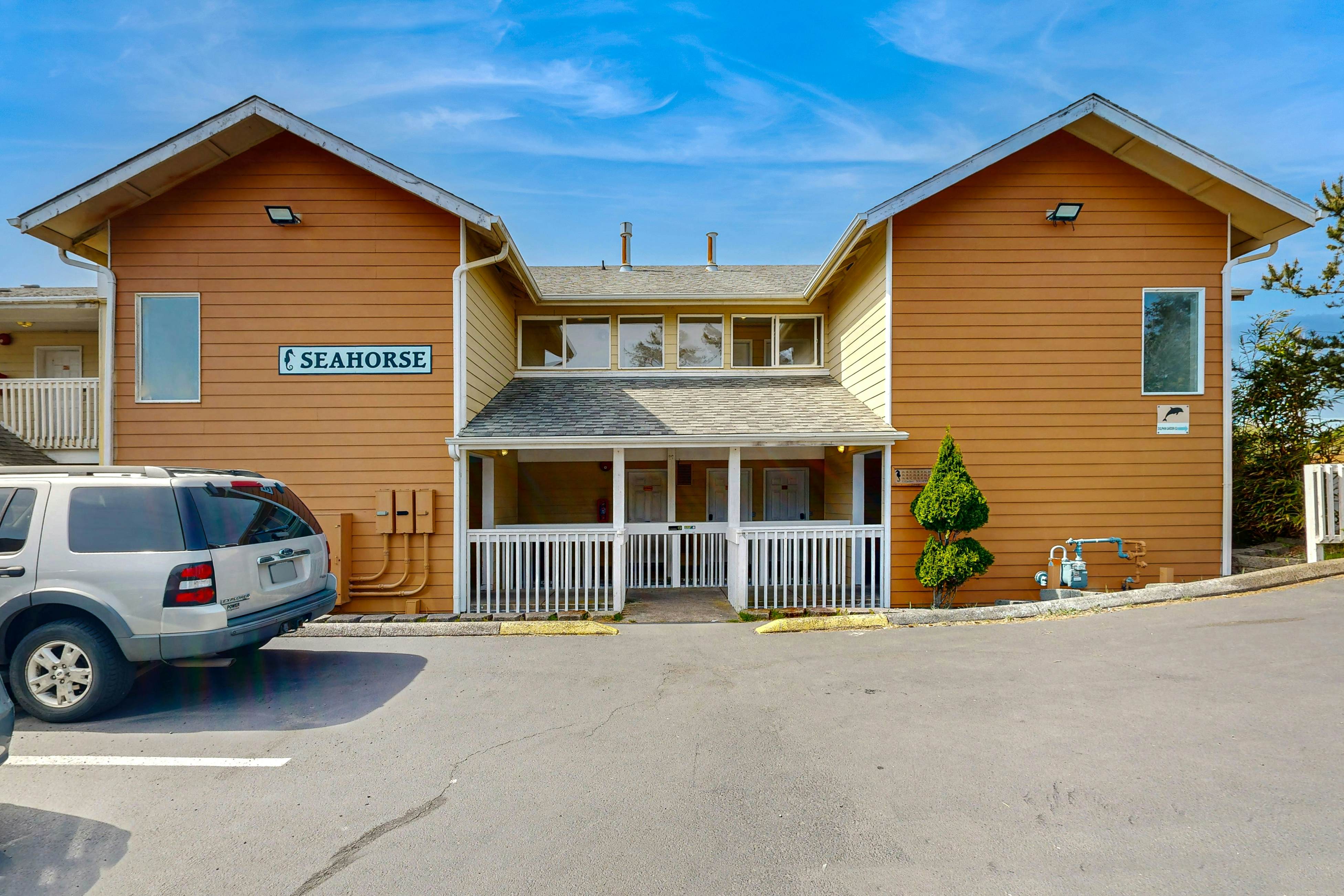 Upper-Level Oceanview Studio Near the Beach - Free WiFi, Dogs Welcome