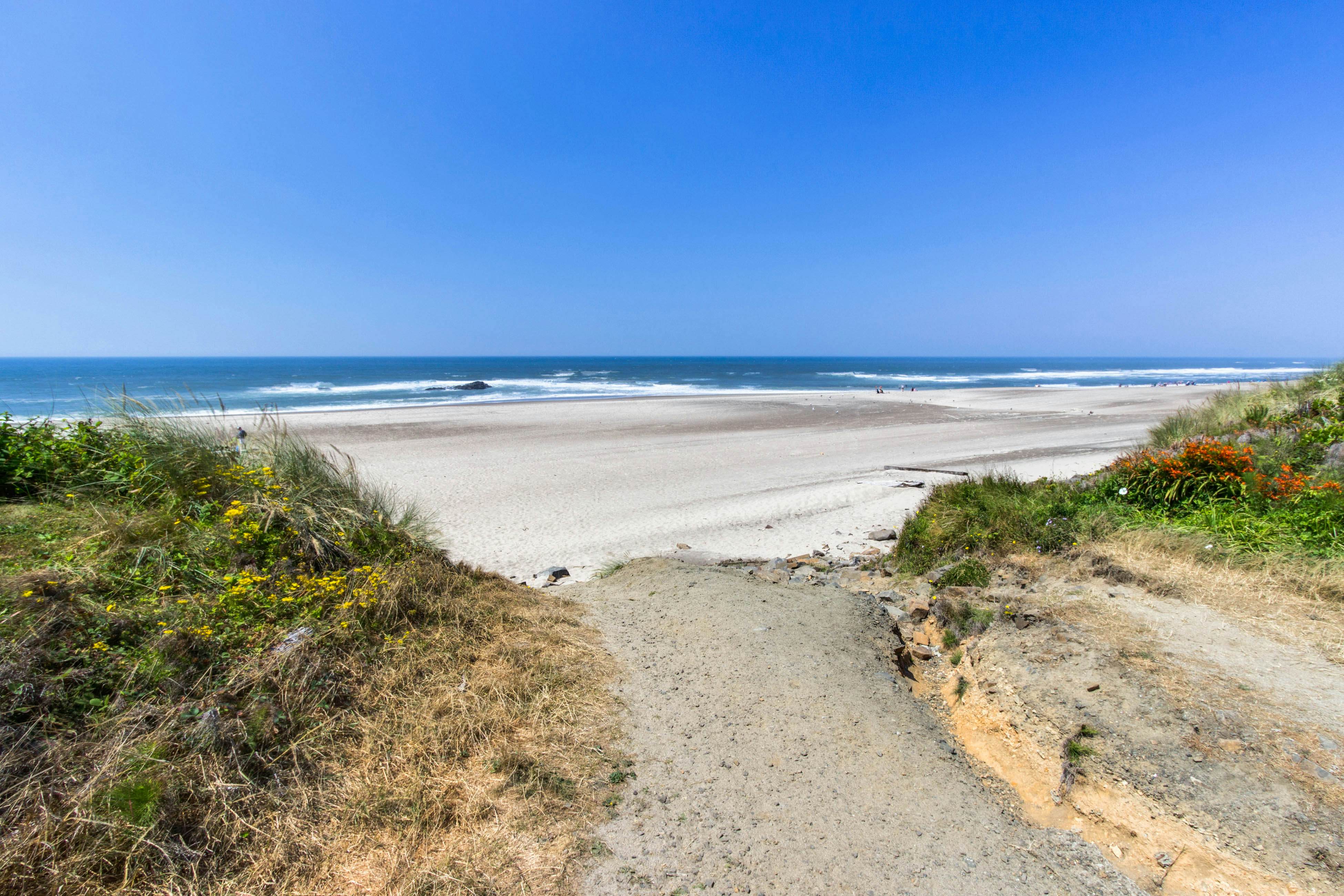 Upper-Level Oceanview Studio Near the Beach - Free WiFi, Dogs Welcome