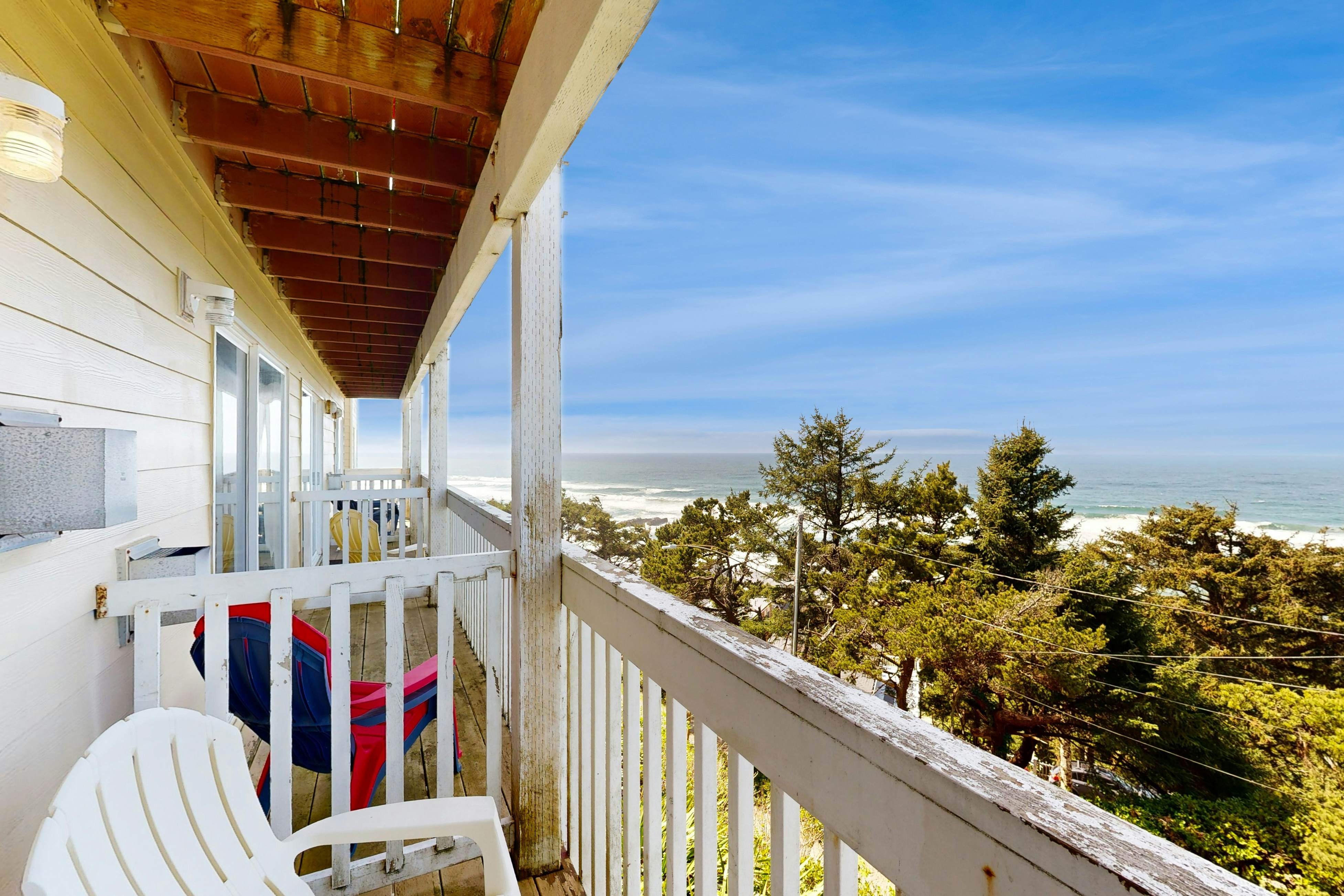 Dog-Friendly Studio with Free WiFi, Ocean Views & Easy Beach Access