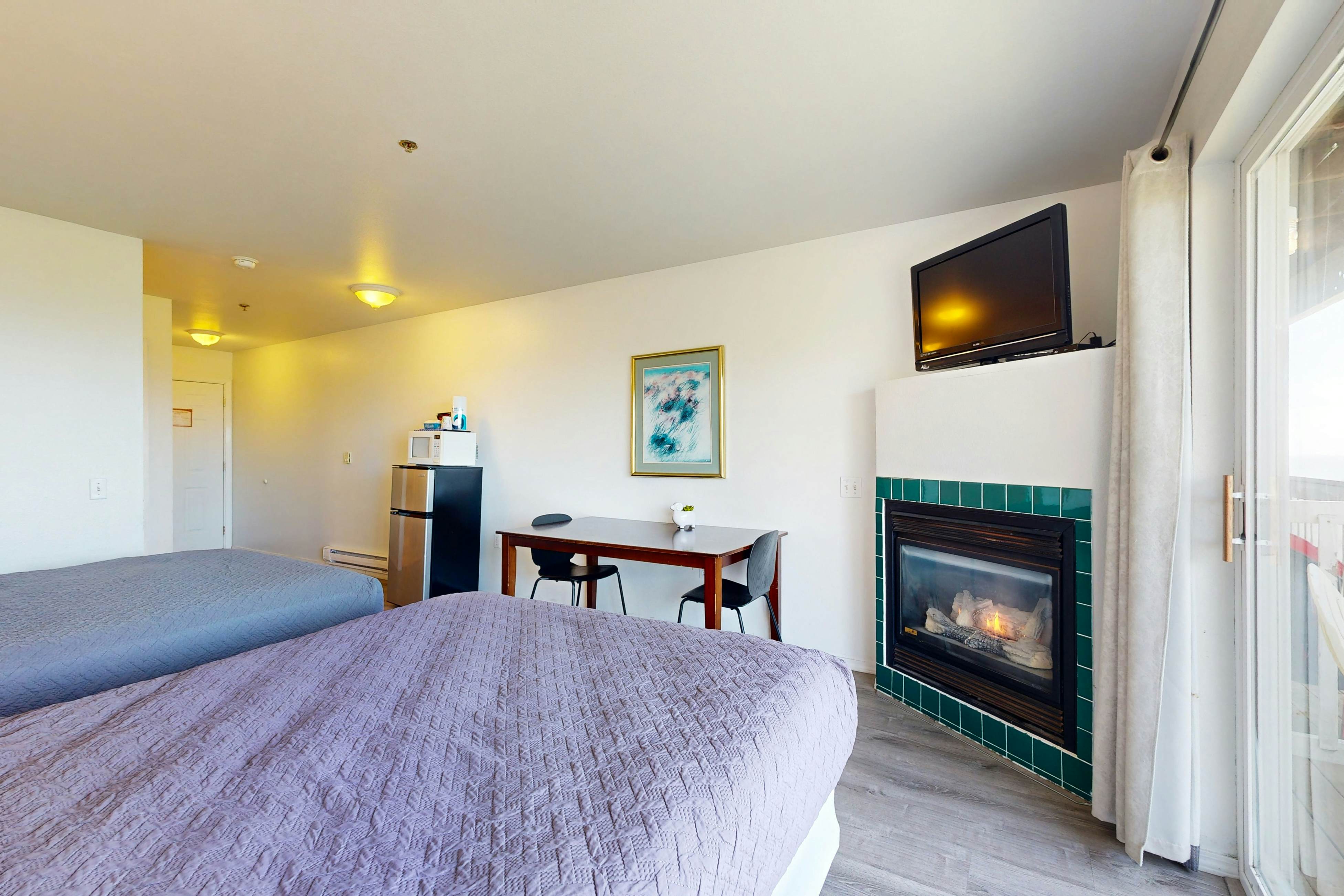 Dog-Friendly Studio with Free WiFi, Ocean Views & Easy Beach Access