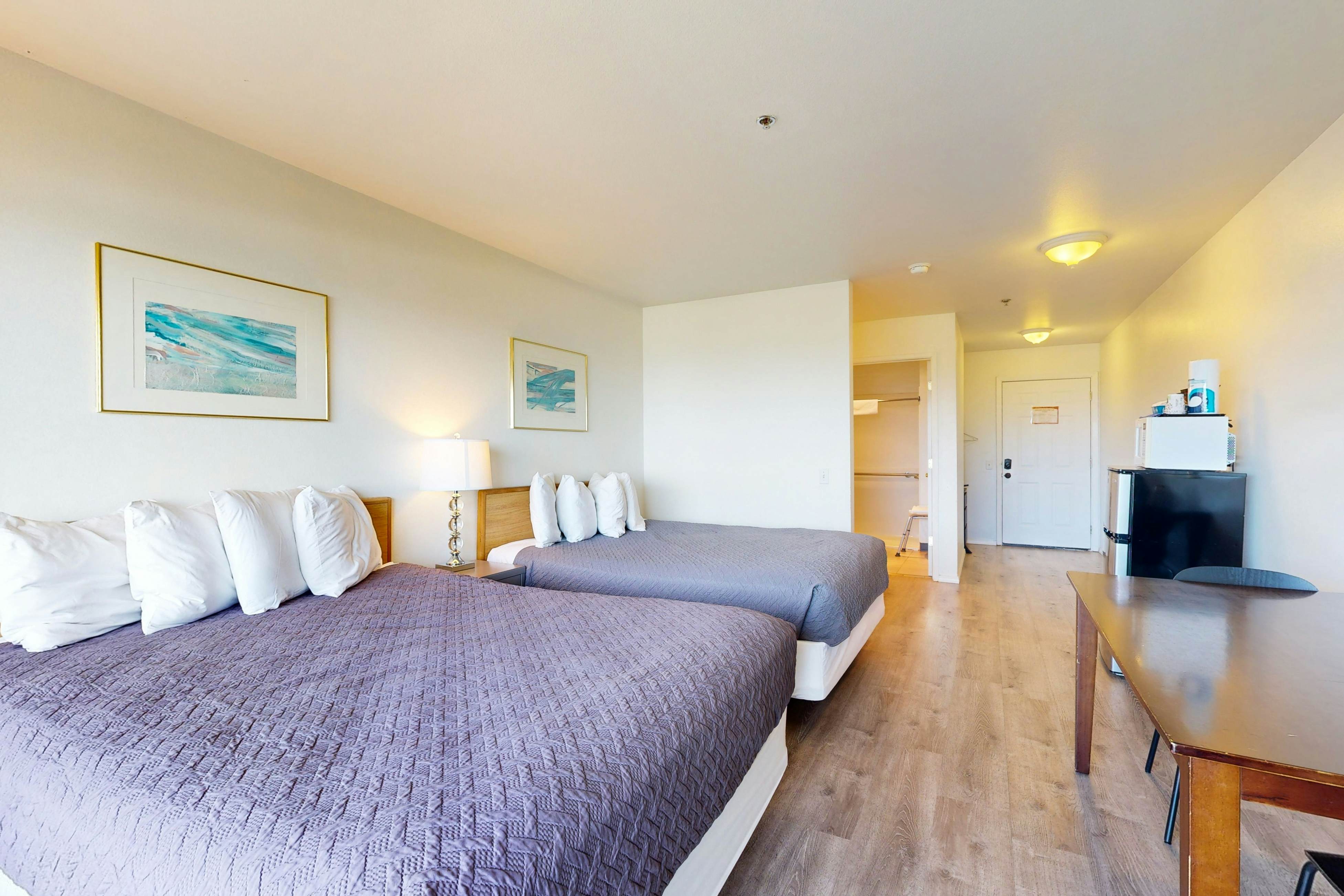 Dog-Friendly Studio with Free WiFi, Ocean Views & Easy Beach Access