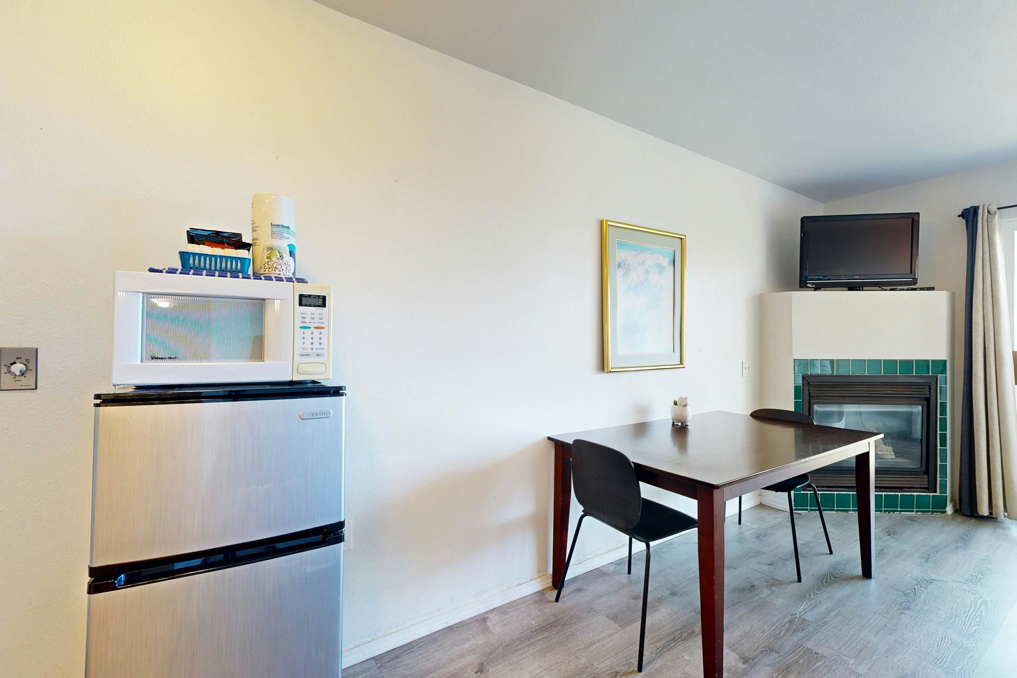 Dog-Friendly Studio with Free WiFi, Ocean Views & Easy Beach Access