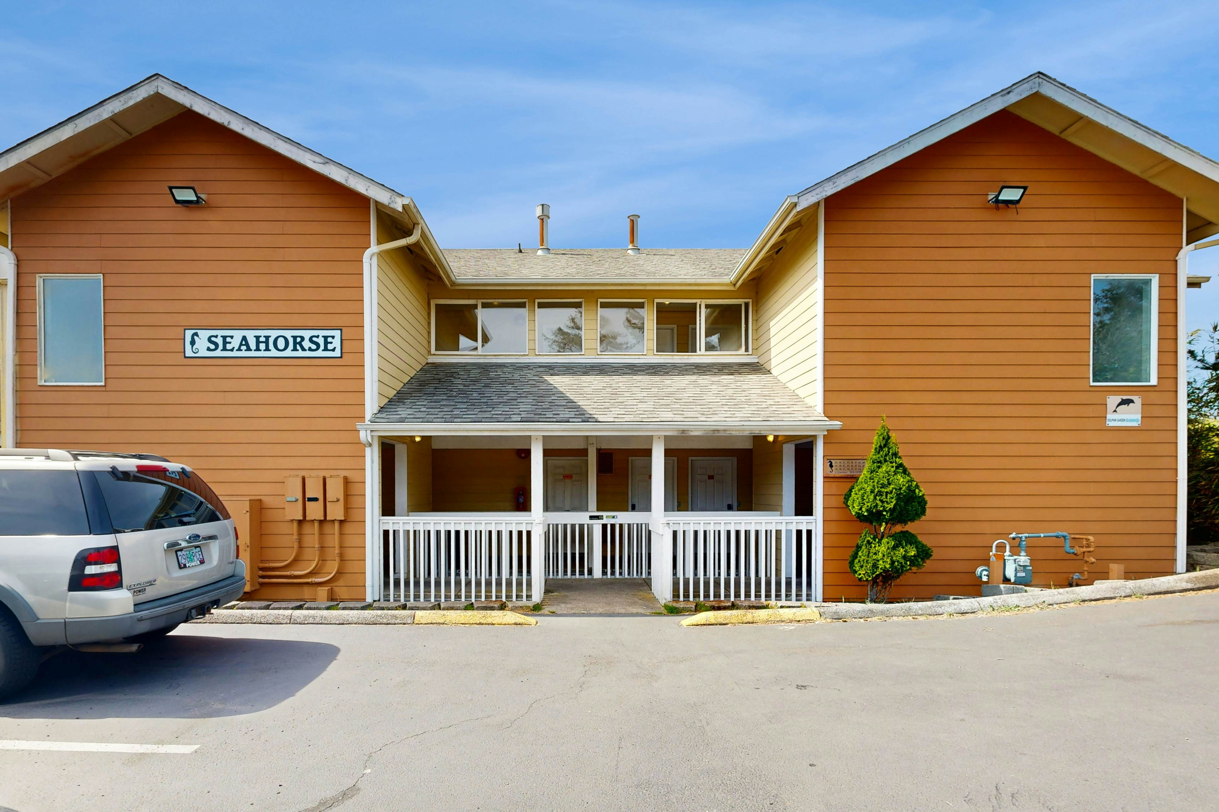 Dog-Friendly Studio with Free WiFi, Ocean Views & Easy Beach Access