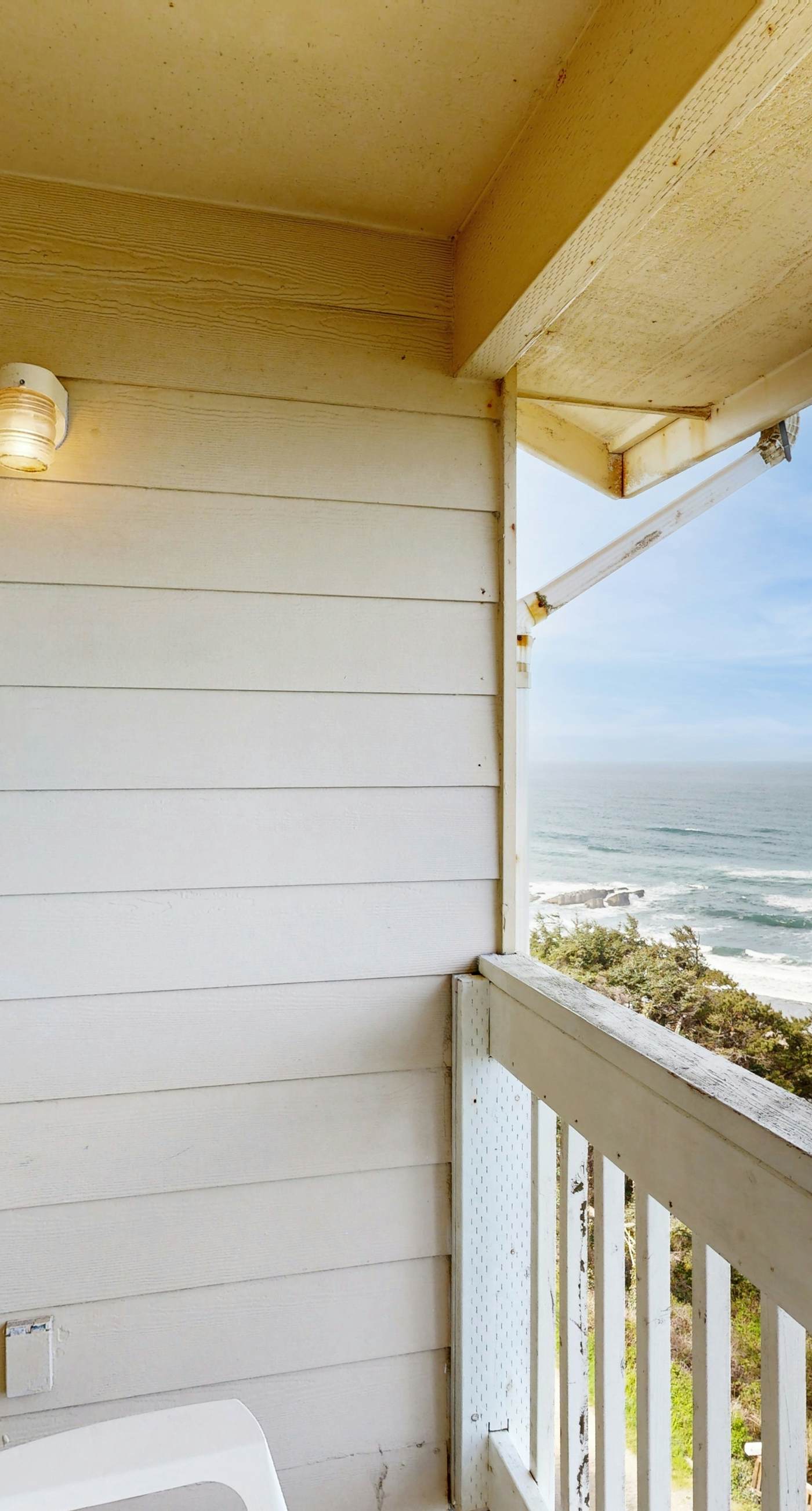 Upper Floor Oceanview Studio Perfect for Couples Free WiFi Dogs Allowed