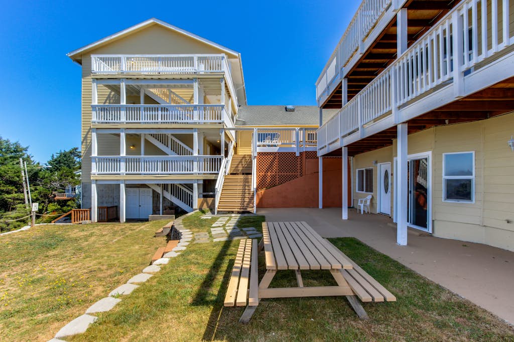 Upper Floor Oceanview Studio Perfect for Couples Free WiFi Dogs Allowed