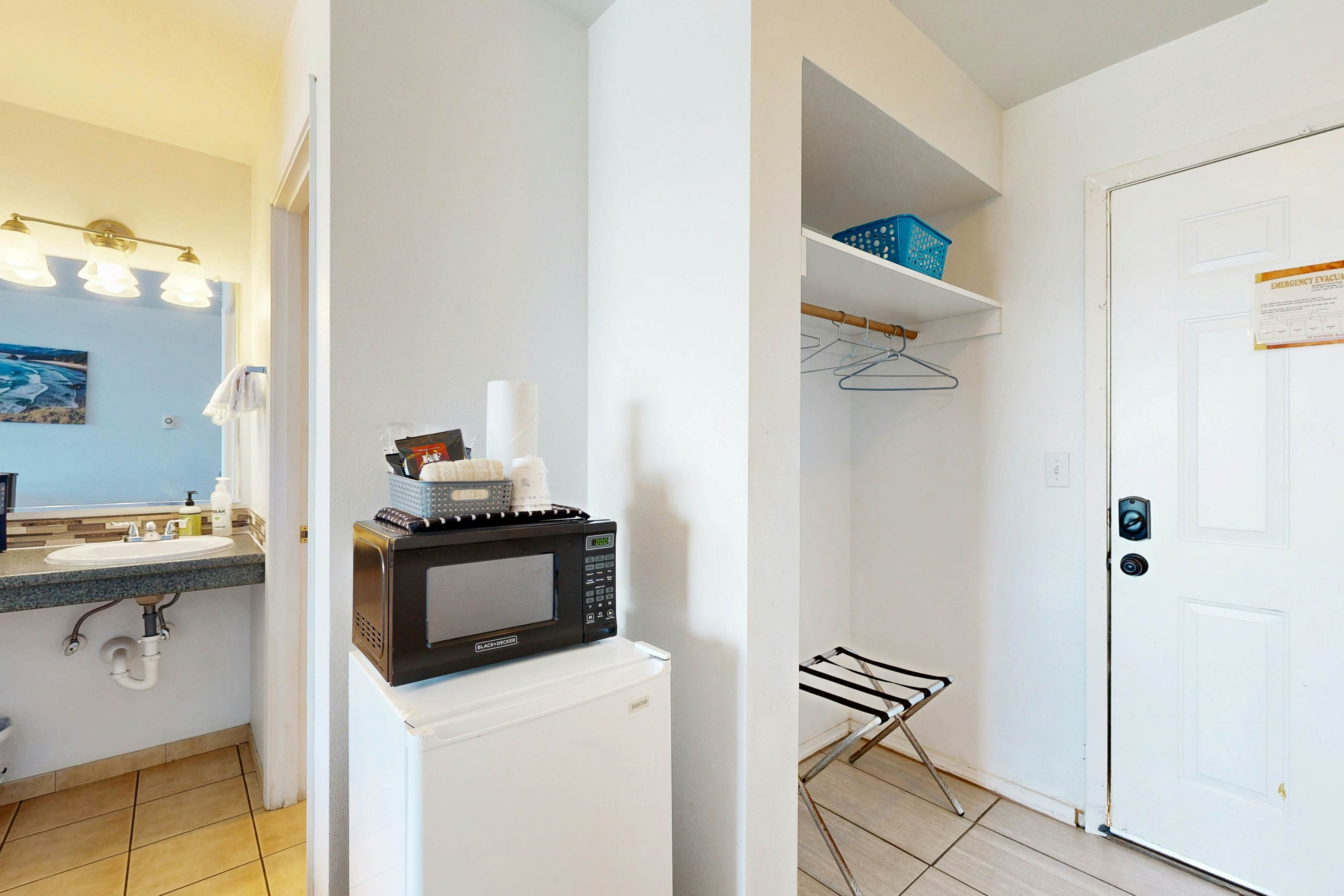 Upper-Floor Oceanview Studio, Perfect for Couples - Free WiFi, Dogs Allowed