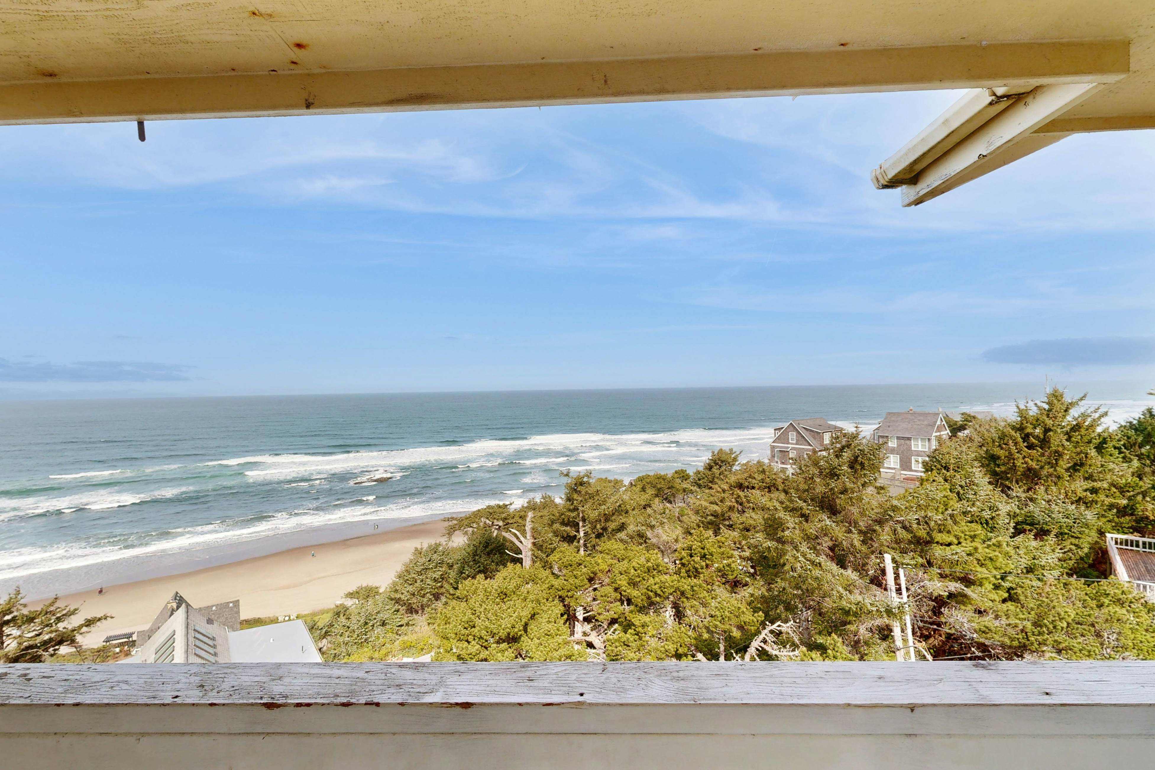 Upper-Floor Oceanview Studio, Perfect for Couples - Free WiFi, Dogs Allowed