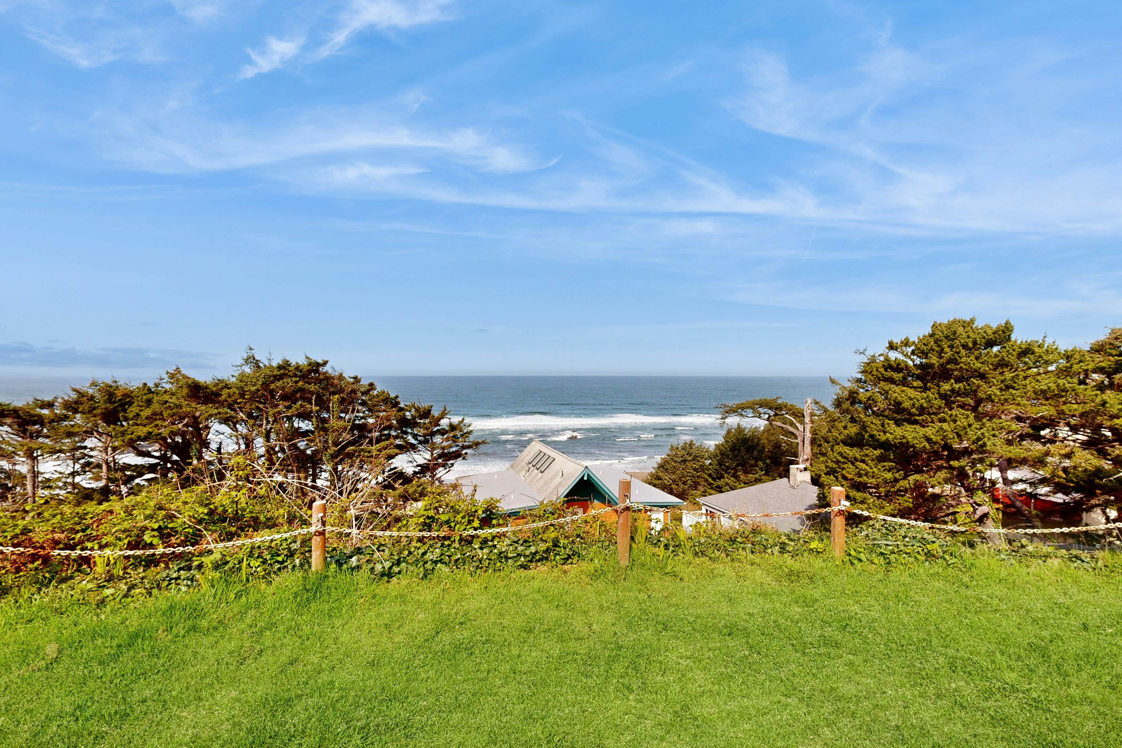 Upper-Floor Oceanview Studio, Perfect for Couples - Free WiFi, Dogs Allowed