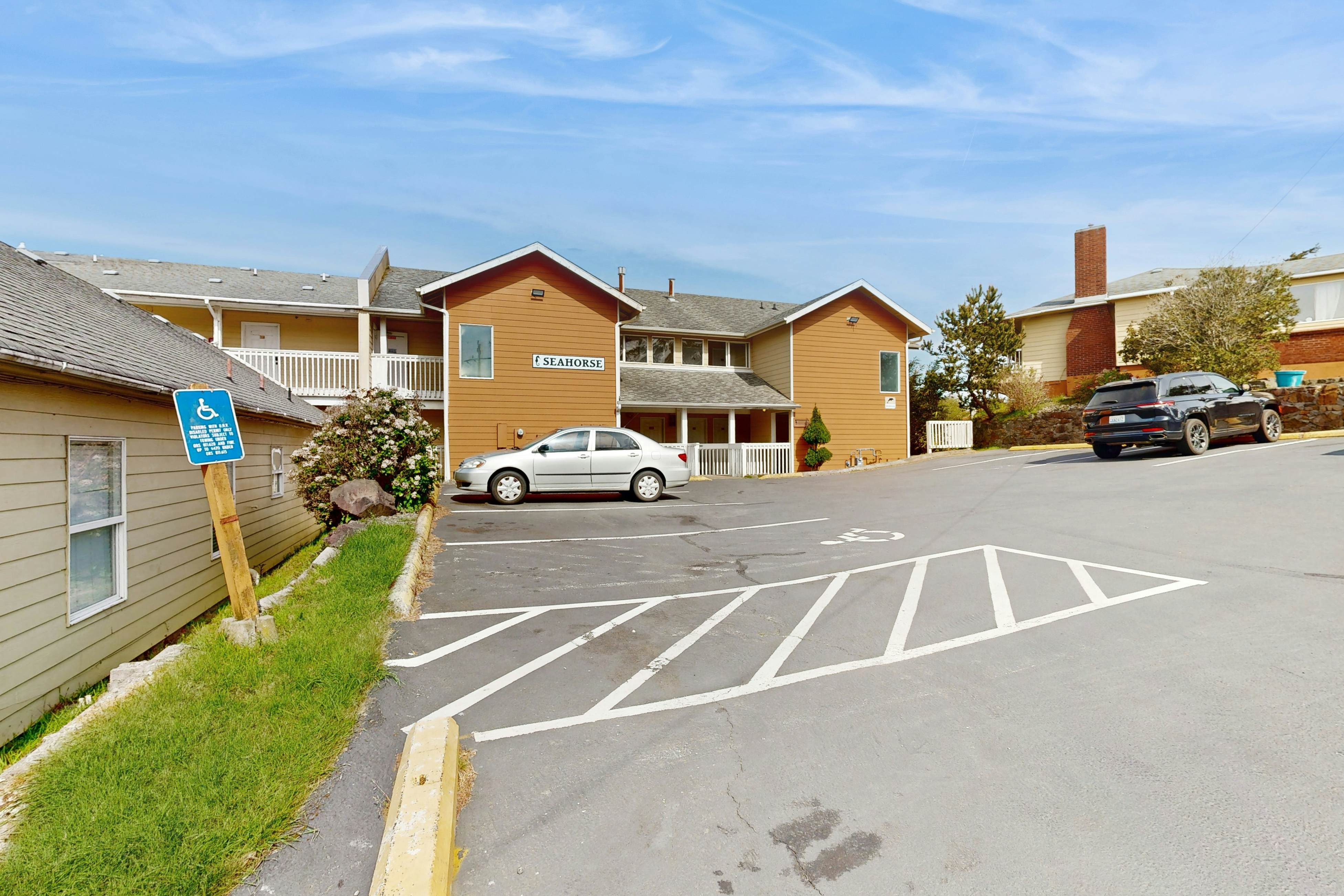 Upper-Floor Oceanview Studio, Perfect for Couples - Free WiFi, Dogs Allowed