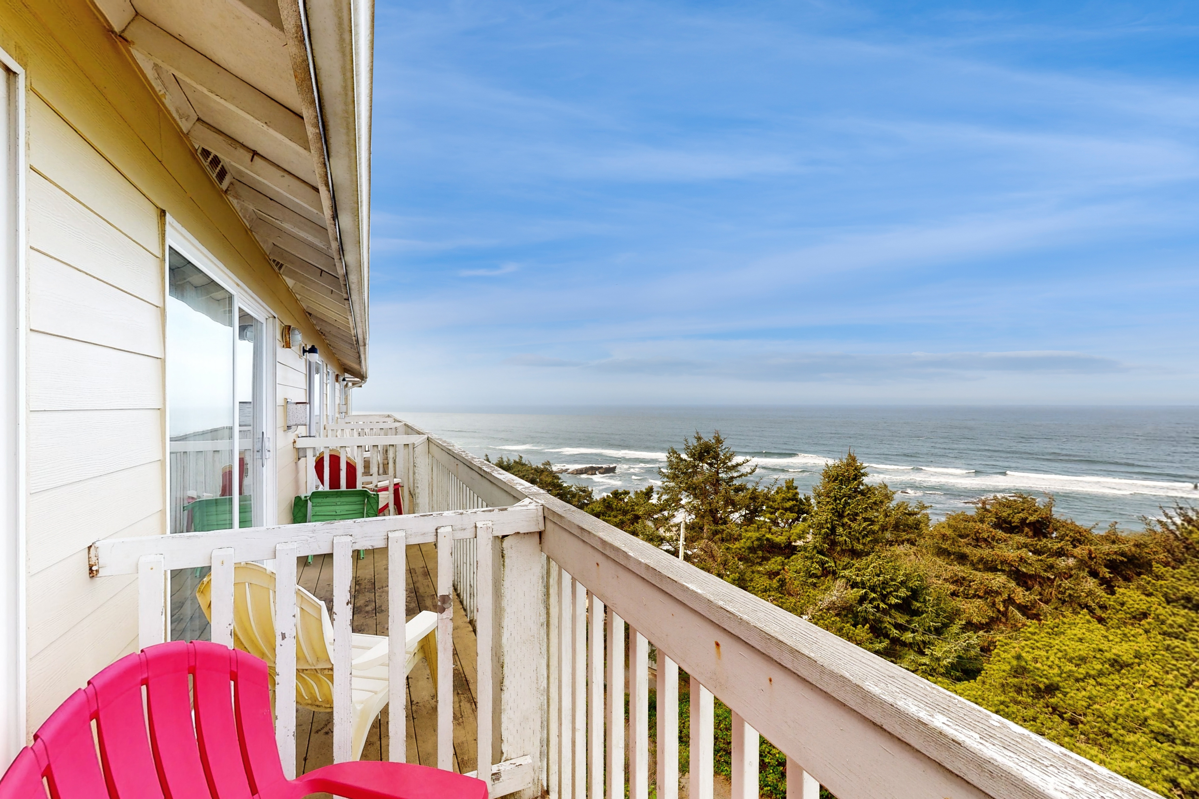 Upper Level Studio with Balcony Dog Friendly and Great Ocean Views