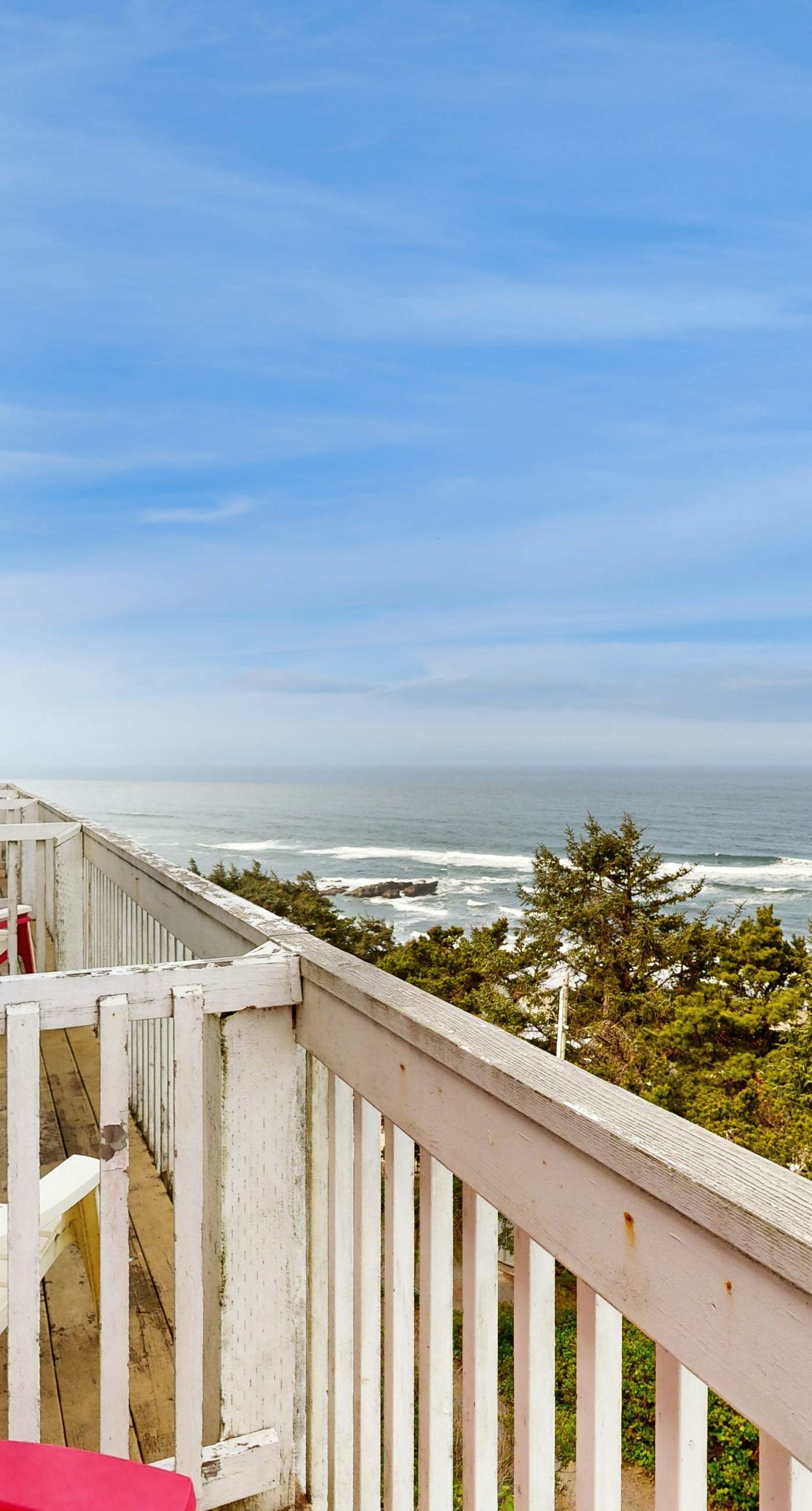 Upper Level Studio with Balcony Dog Friendly and Great Ocean Views