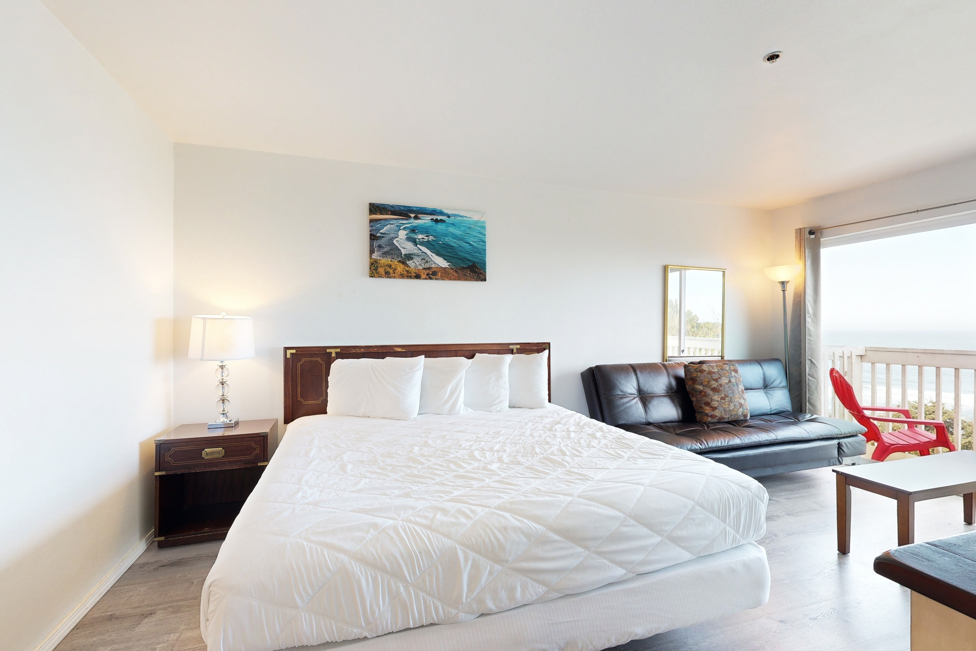 Upper Level Studio with Balcony Dog Friendly and Great Ocean Views