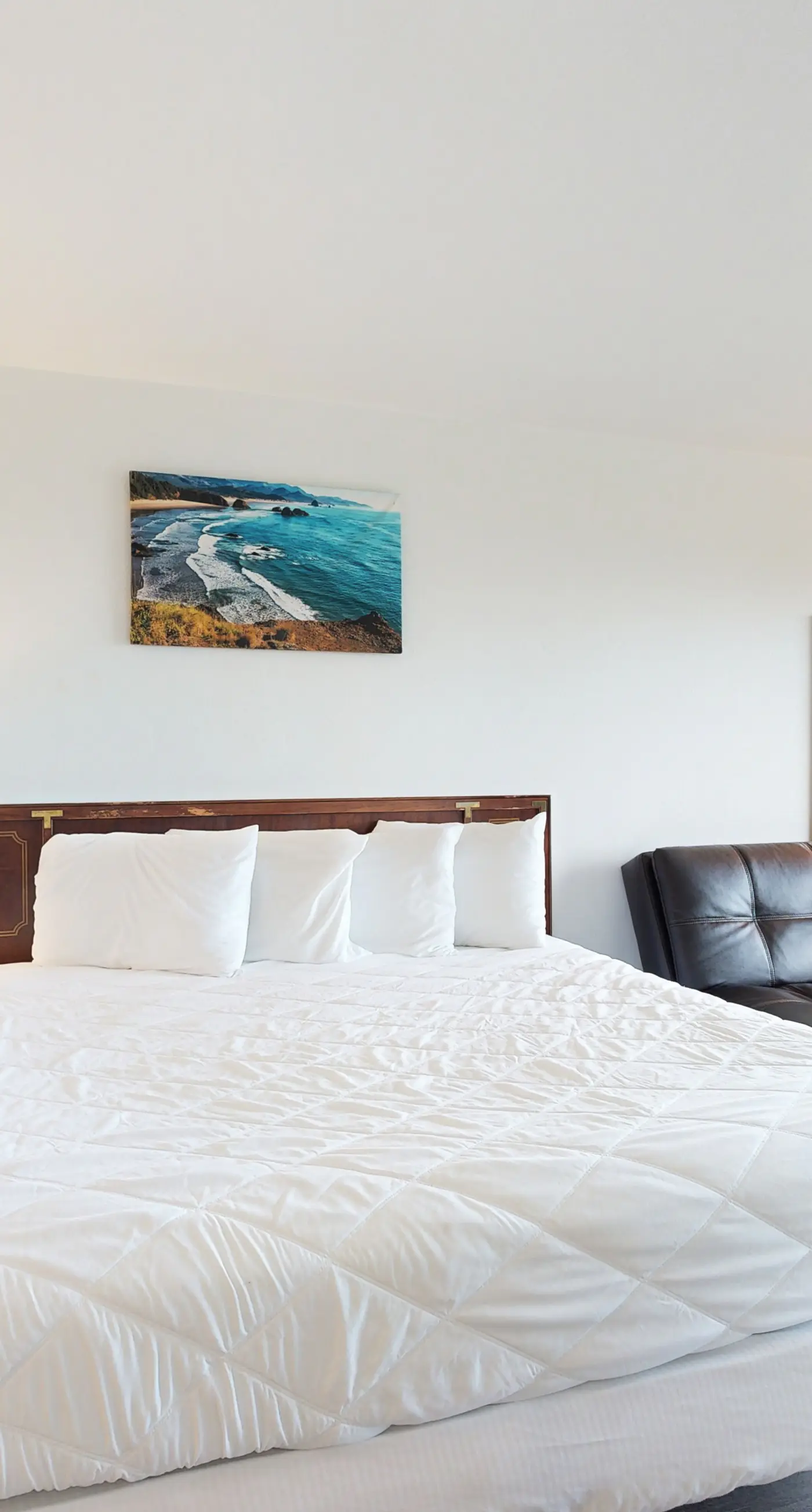 Upper Level Studio with Balcony Dog Friendly and Great Ocean Views