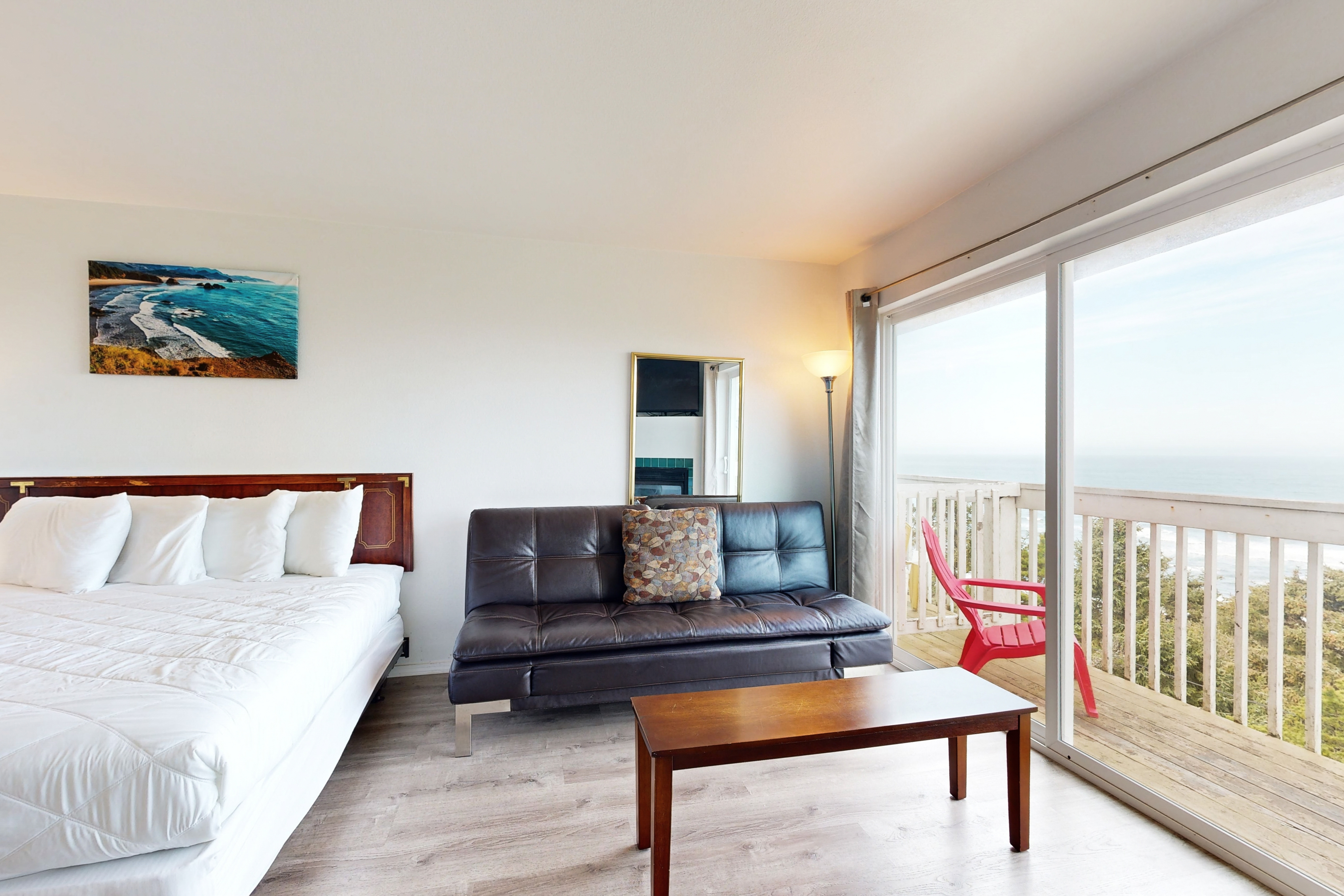 Upper Level Studio with Balcony Dog Friendly and Great Ocean Views