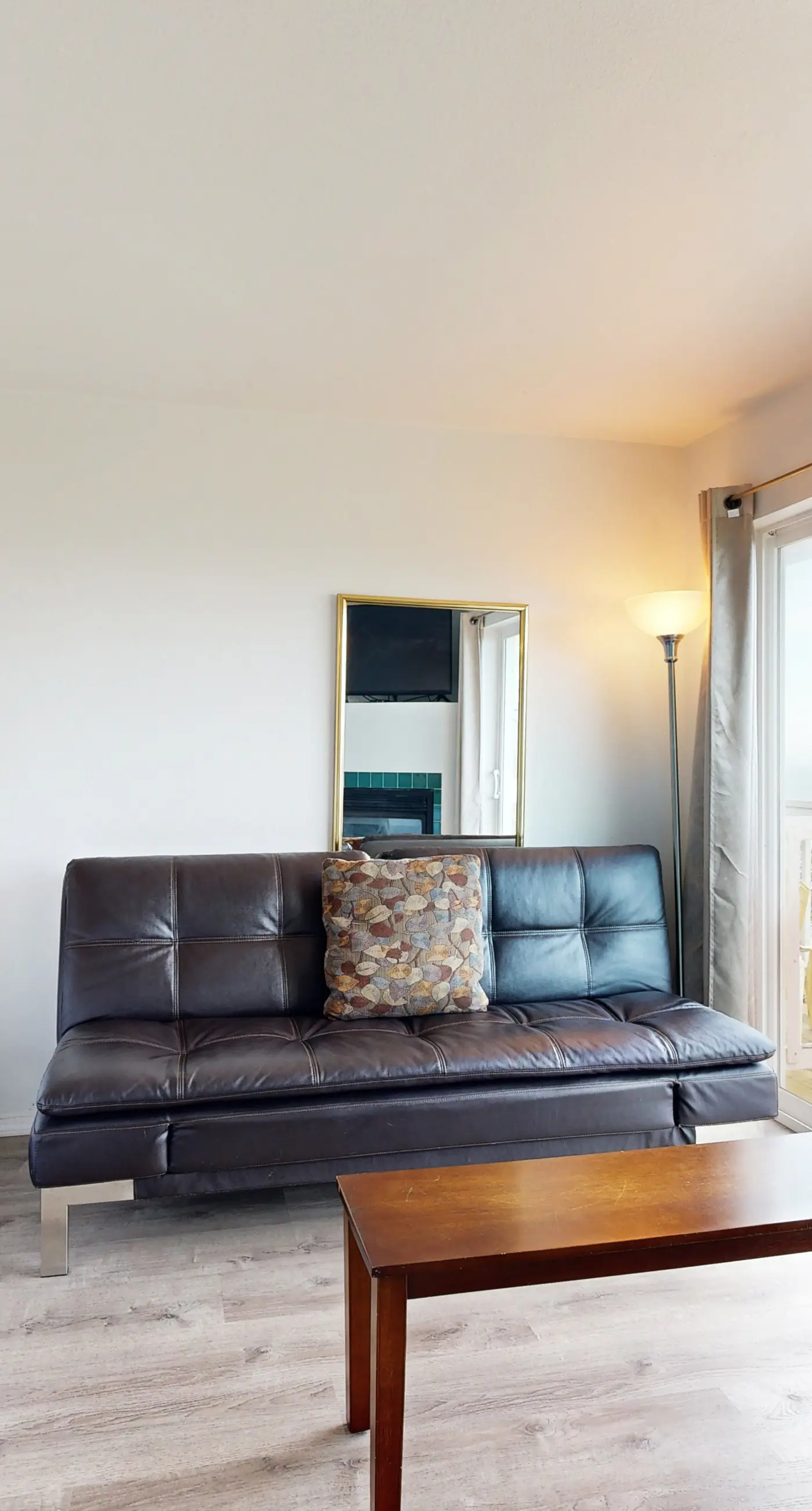 Upper Level Studio with Balcony Dog Friendly and Great Ocean Views