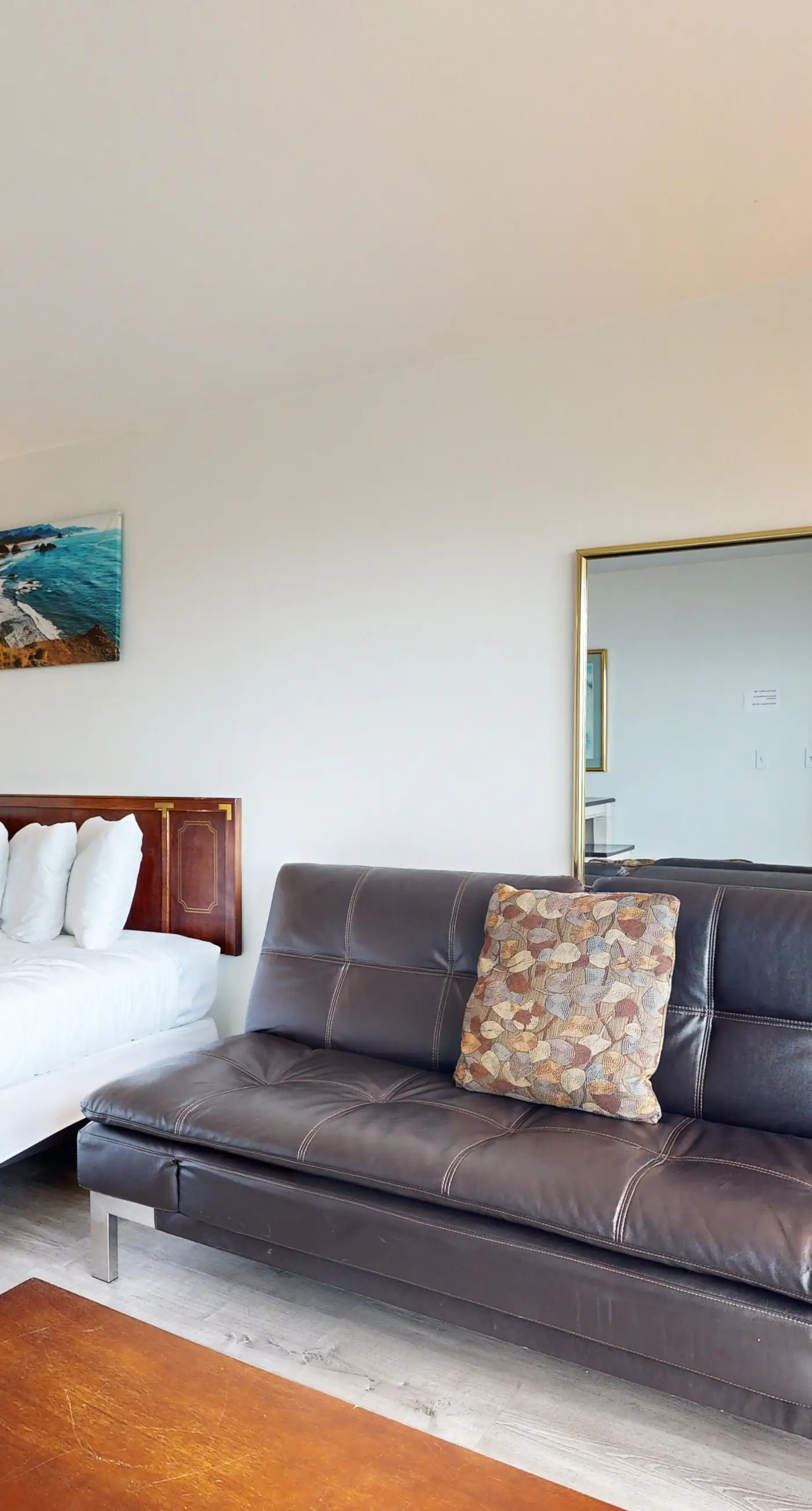 Upper Level Studio with Balcony Dog Friendly and Great Ocean Views