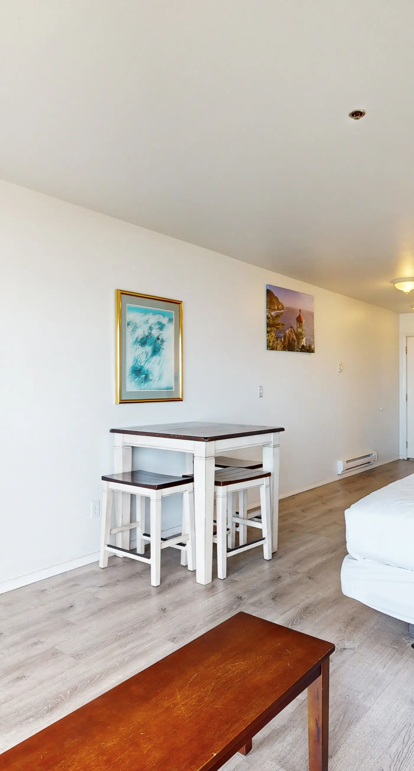 Upper Level Studio with Balcony Dog Friendly and Great Ocean Views
