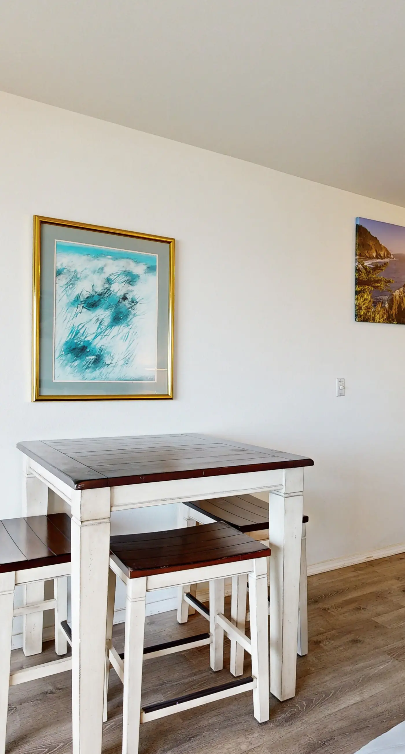 Upper Level Studio with Balcony Dog Friendly and Great Ocean Views