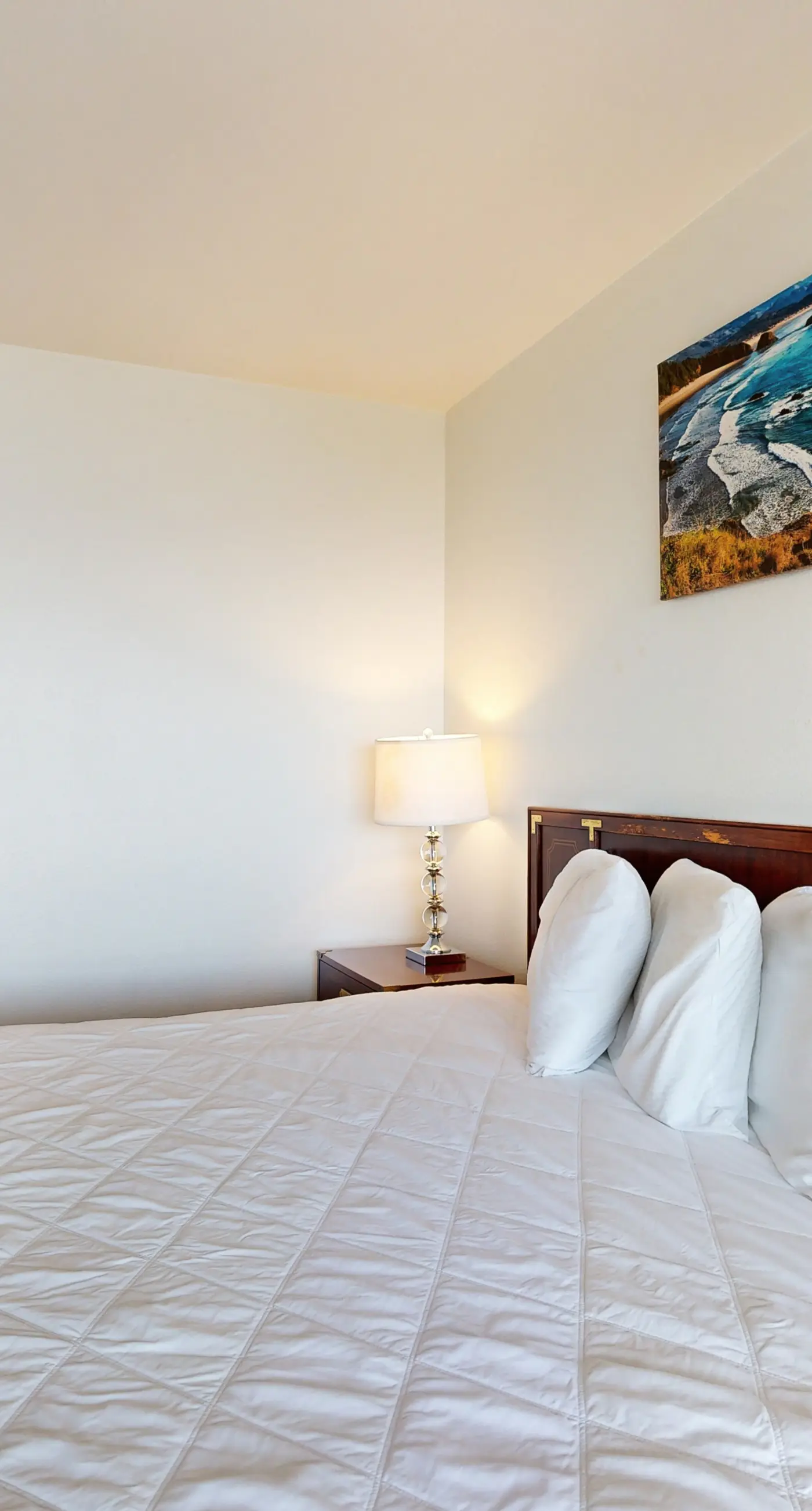 Upper Level Studio with Balcony Dog Friendly and Great Ocean Views
