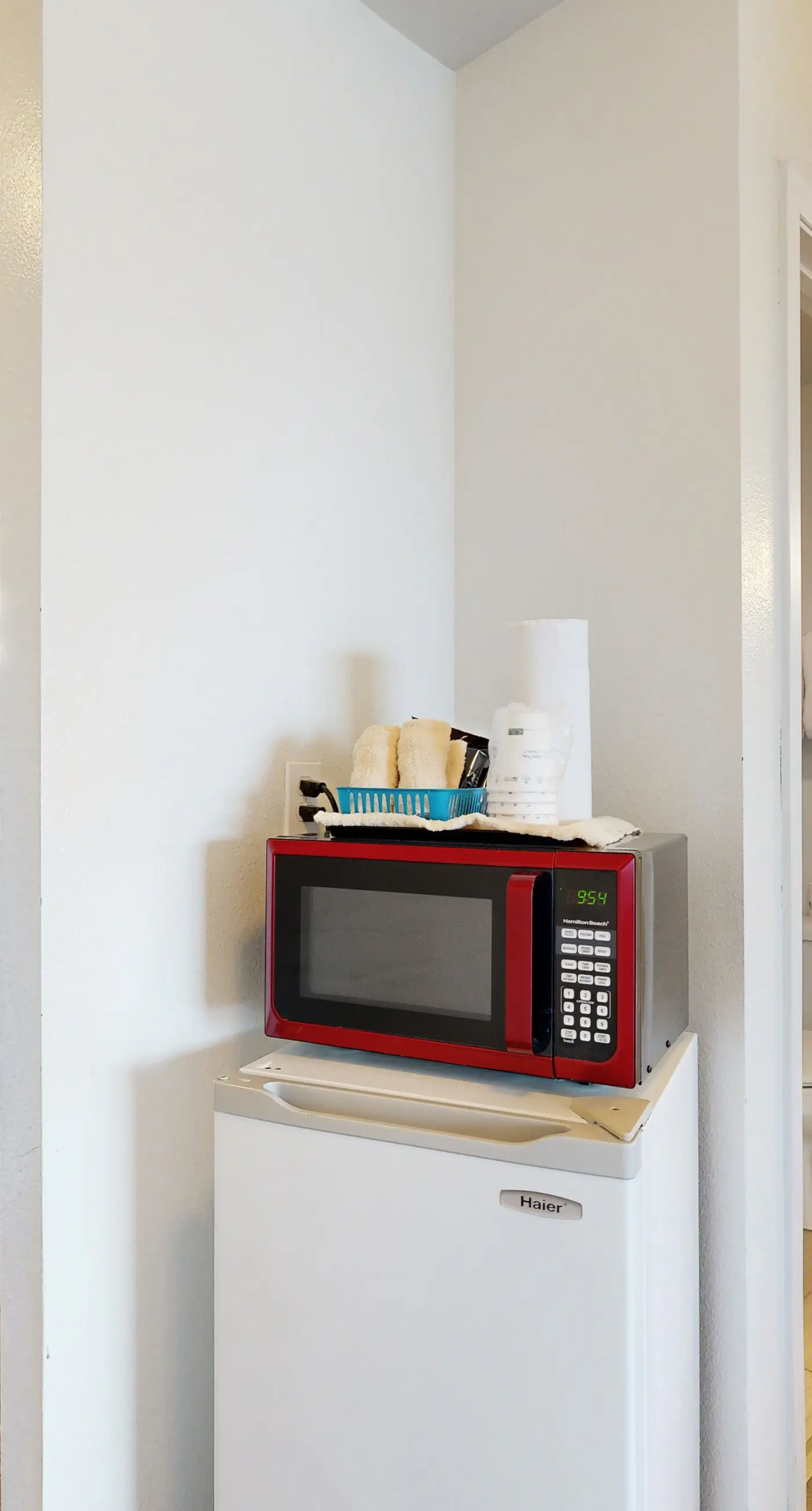 Upper Level Studio with Balcony Dog Friendly and Great Ocean Views
