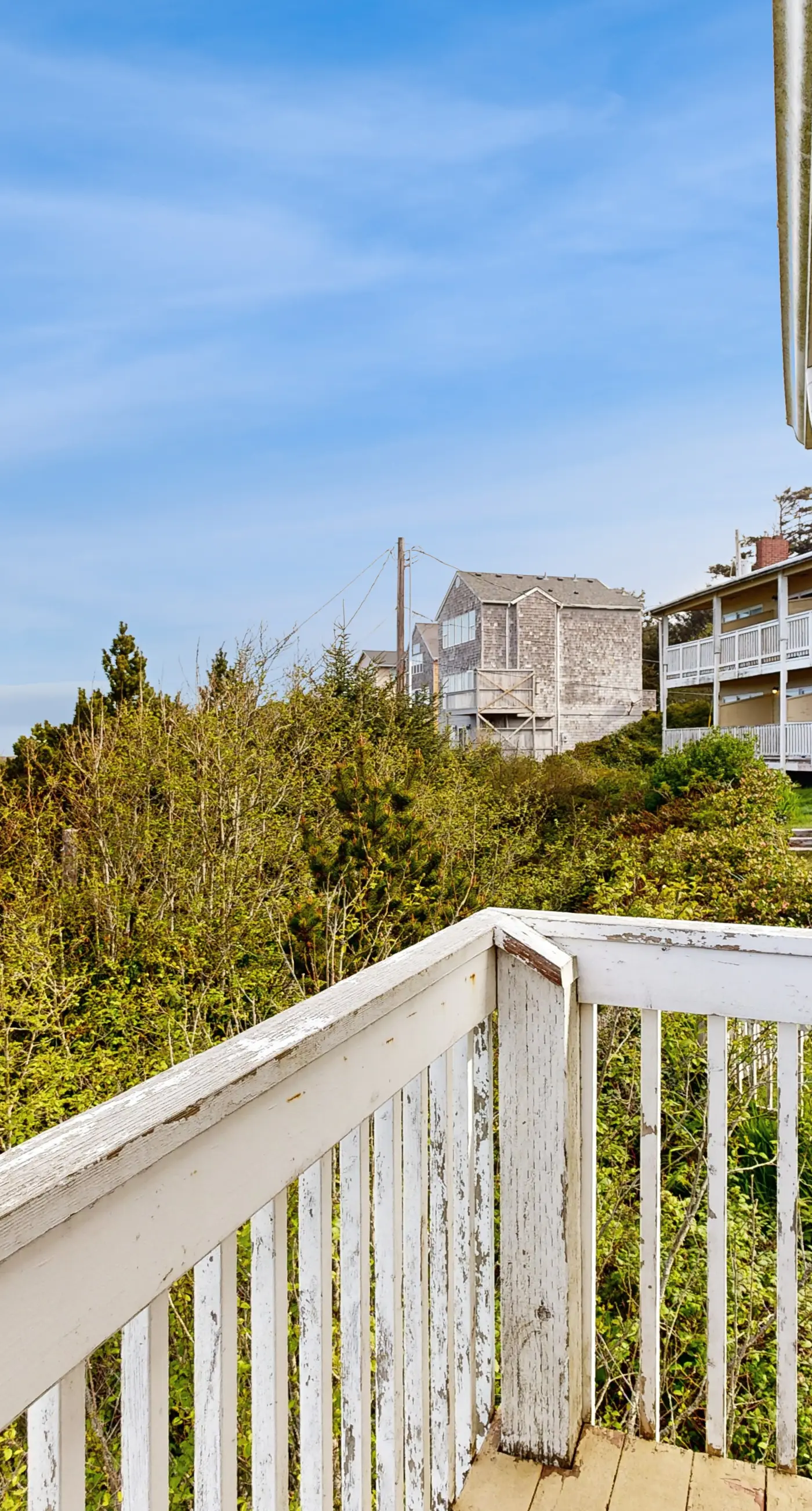 Upper Level Studio with Balcony Dog Friendly and Great Ocean Views