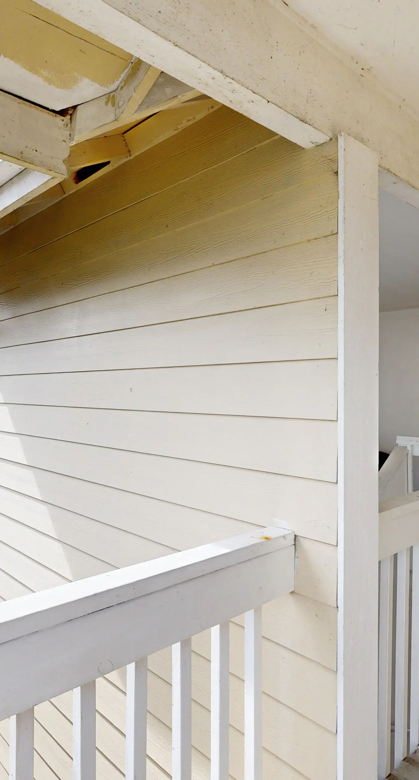 Upper Level Studio with Balcony Dog Friendly and Great Ocean Views