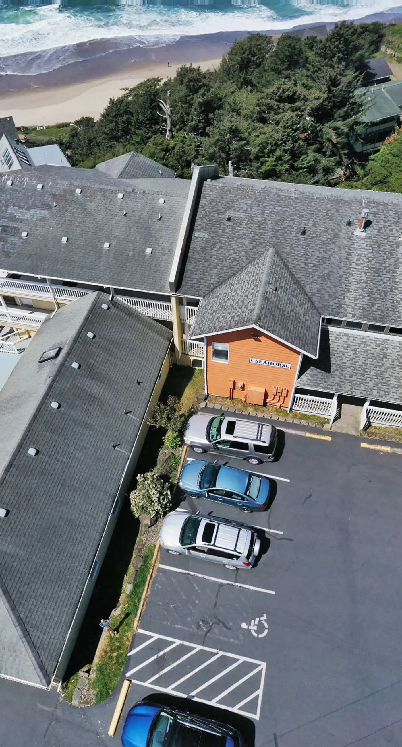 Upper Level Studio with Balcony Dog Friendly and Great Ocean Views