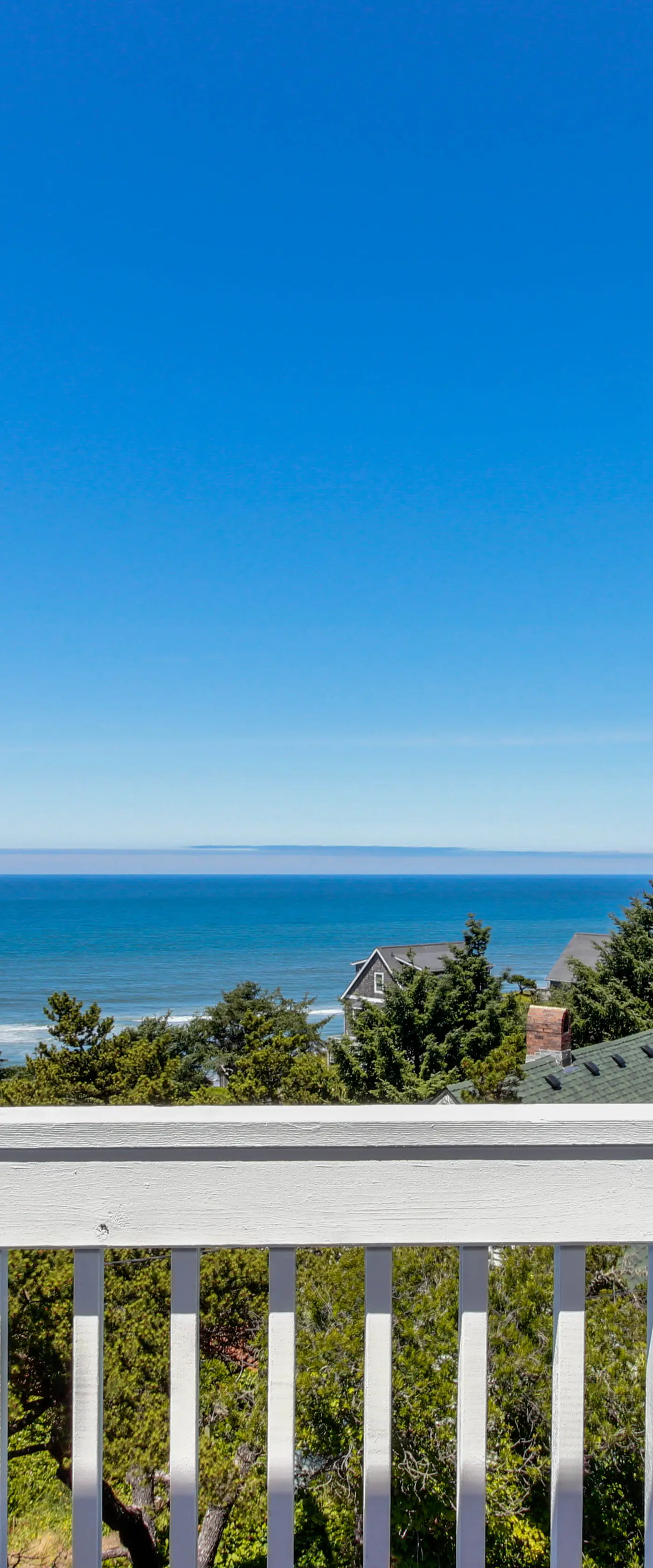Upper Level Studio with Balcony Dog Friendly and Great Ocean Views