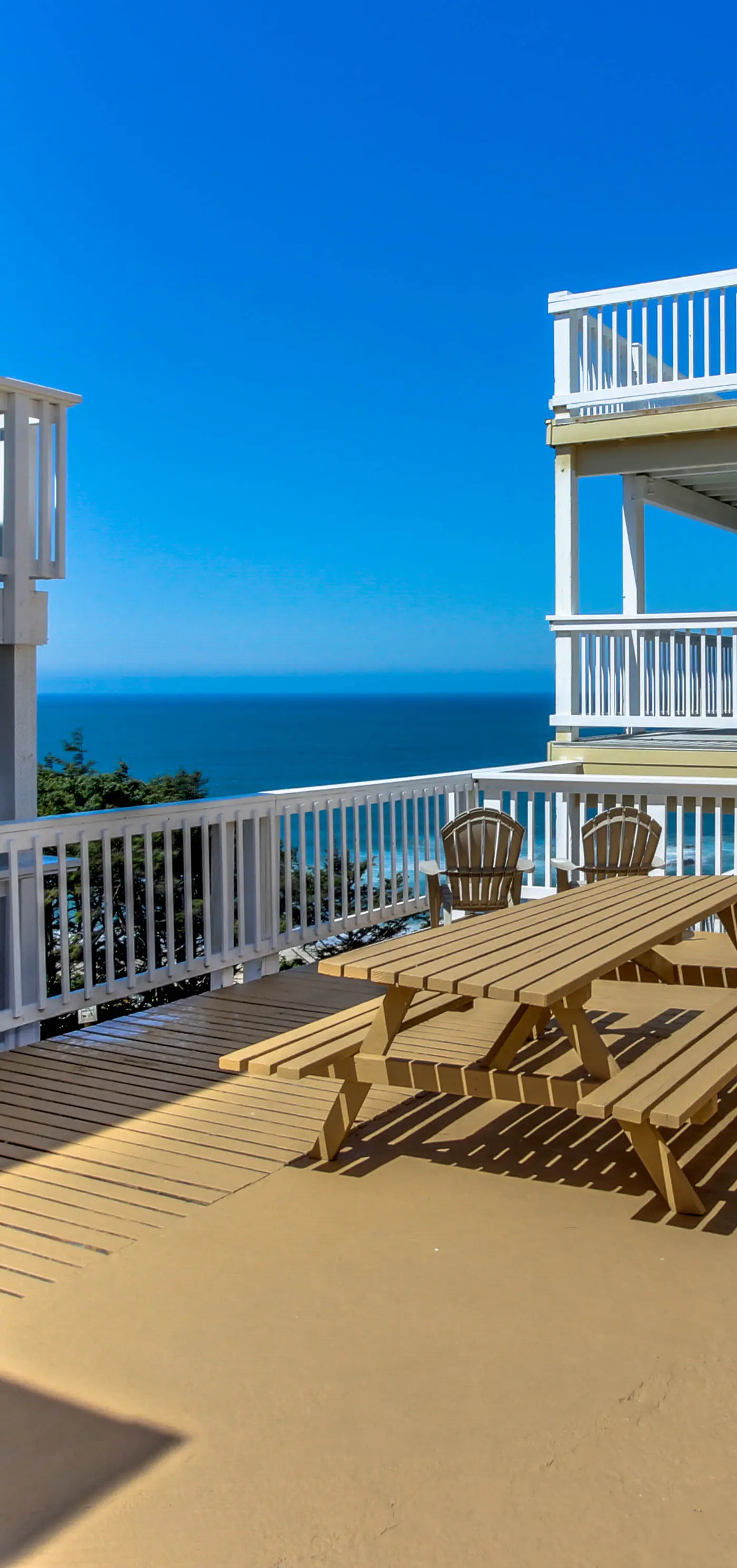 Upper Level Studio with Balcony Dog Friendly and Great Ocean Views