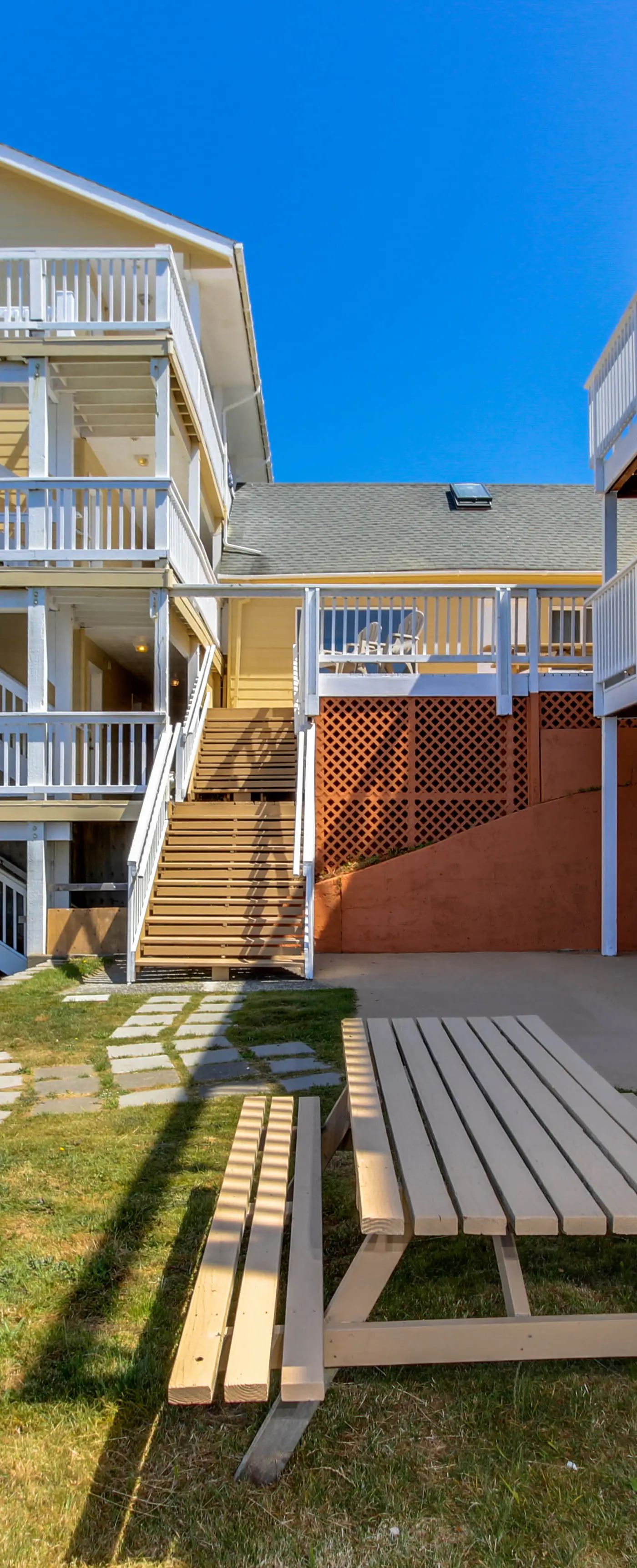 Upper Level Studio with Balcony Dog Friendly and Great Ocean Views