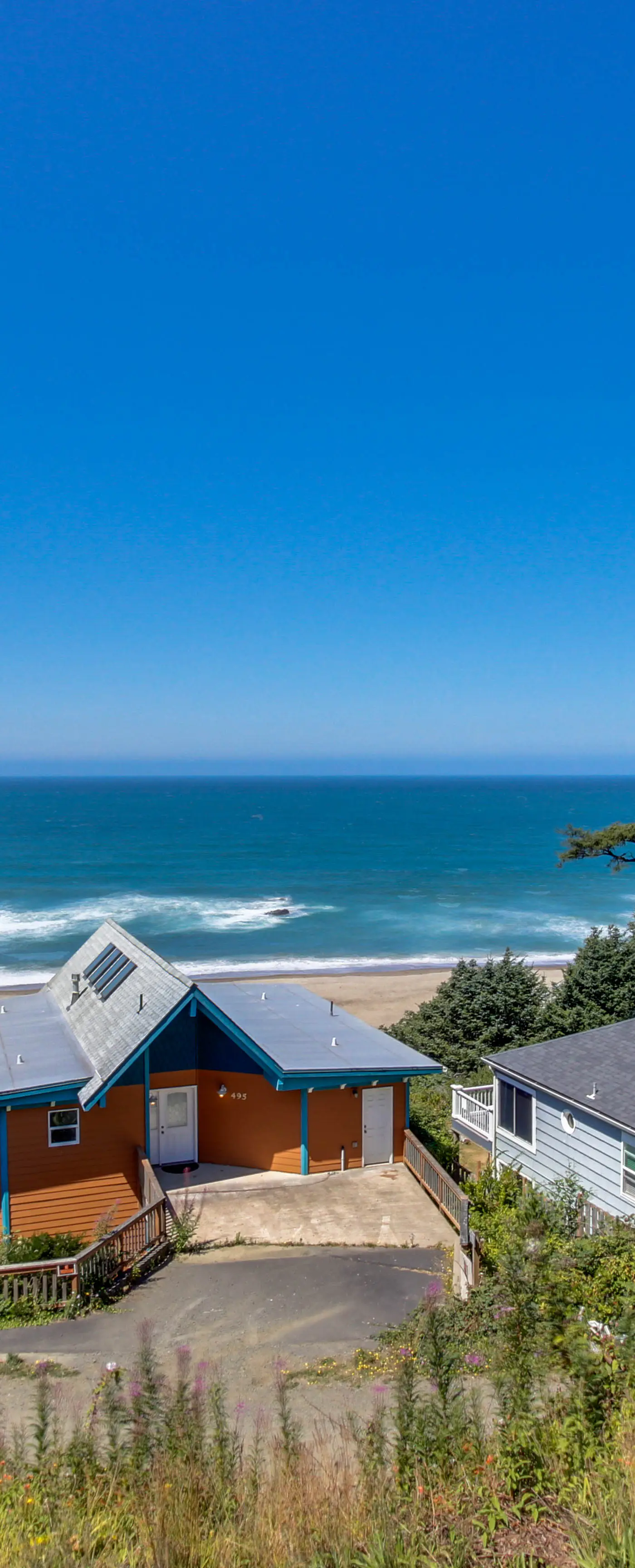 Upper Level Studio with Balcony Dog Friendly and Great Ocean Views