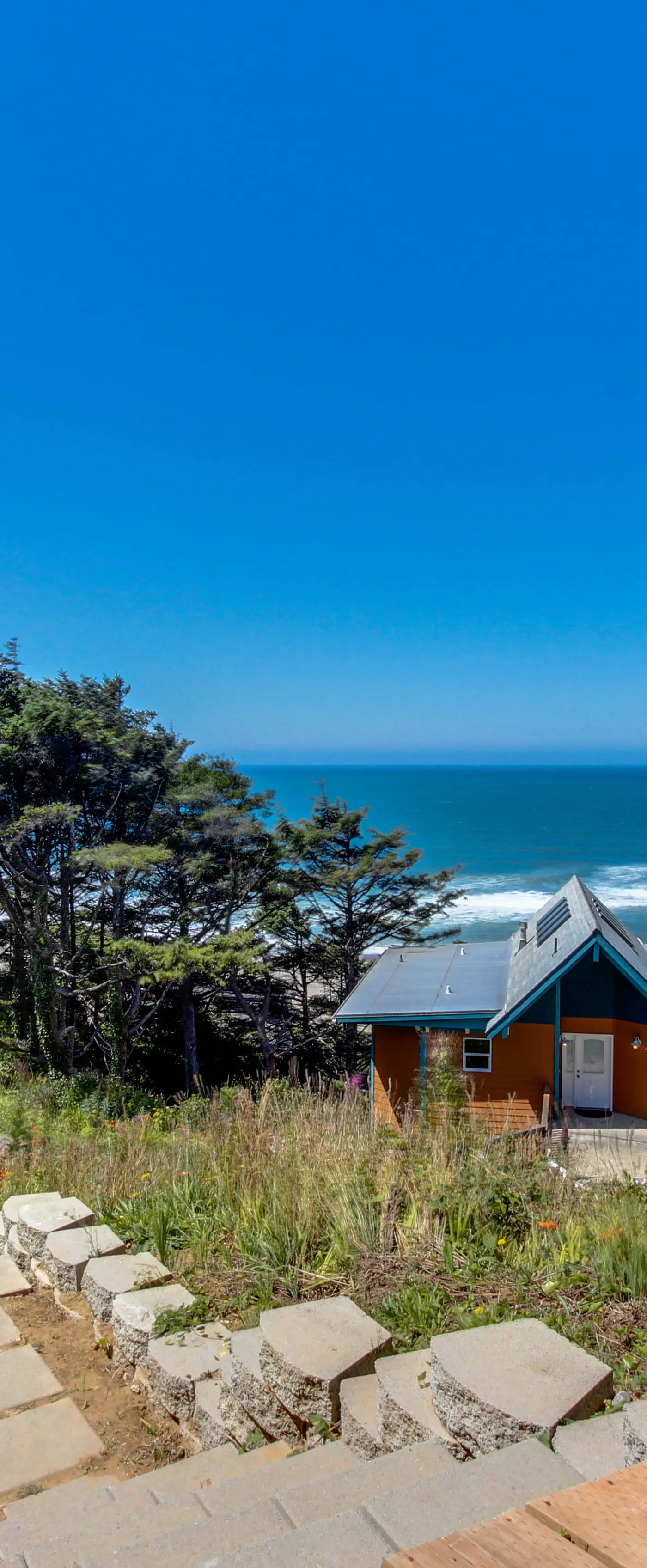 Upper Level Studio with Balcony Dog Friendly and Great Ocean Views