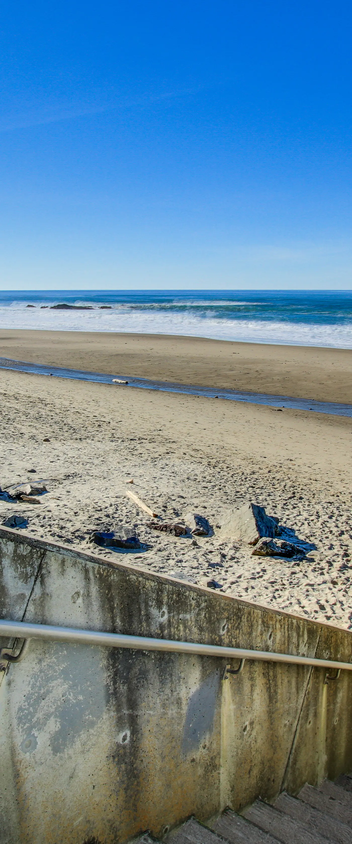 Upper Level Studio with Balcony Dog Friendly and Great Ocean Views