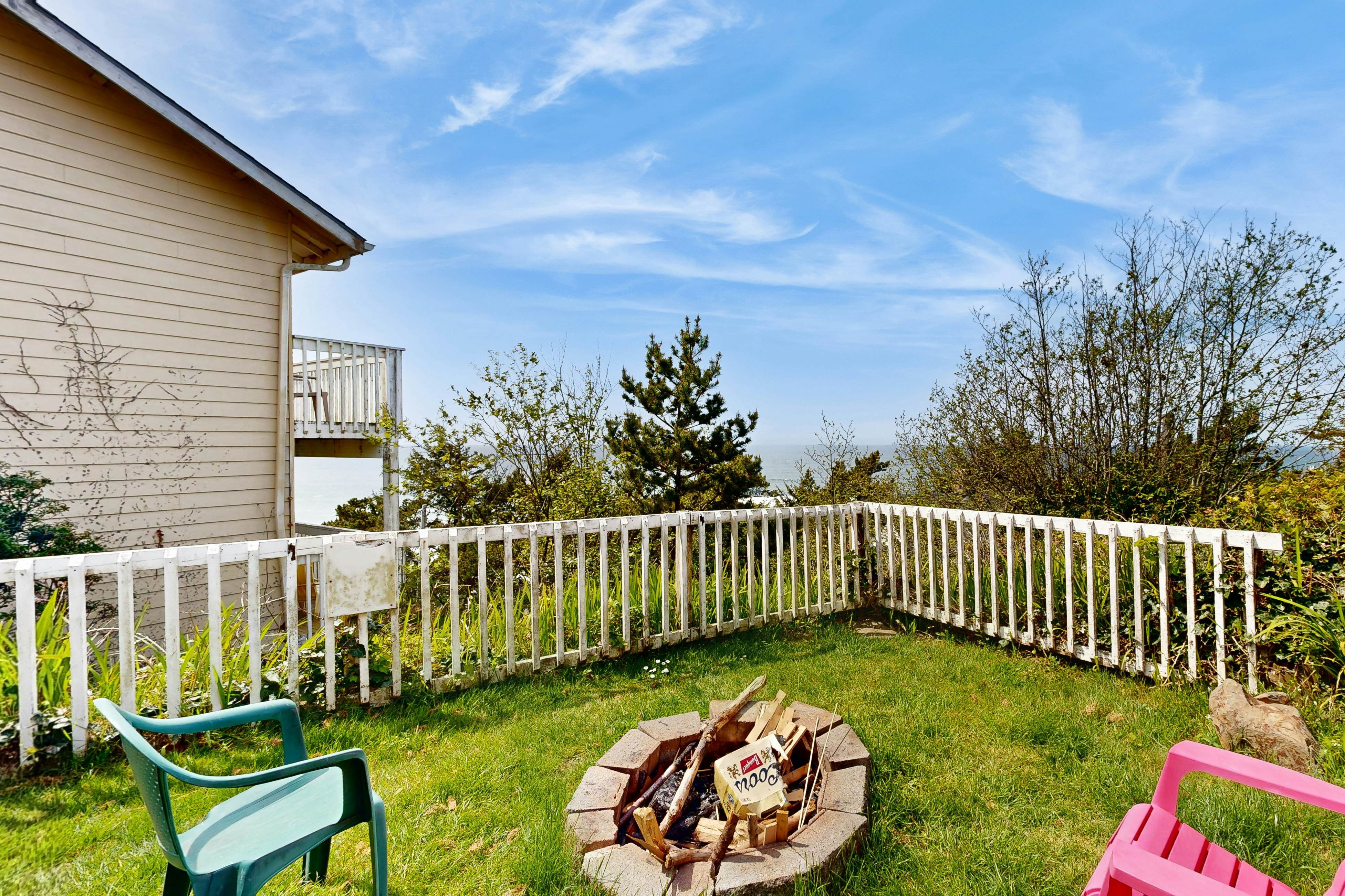 Affordable Dog-Friendly Studio, Ocean Views & Nearby Beach Access