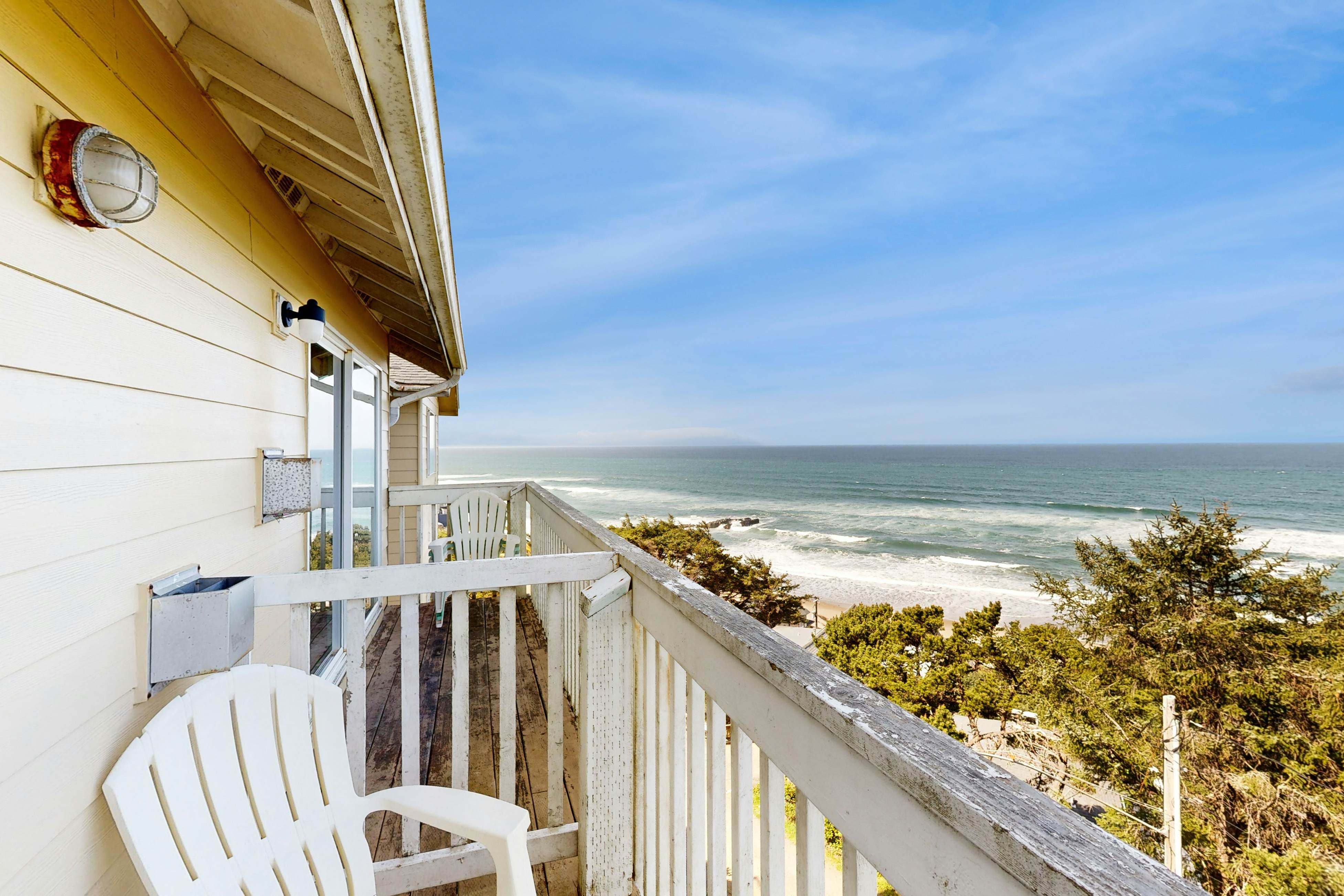 Dog-Friendly Studio with Ocean Views, WiFi - Short Walk to the Beach