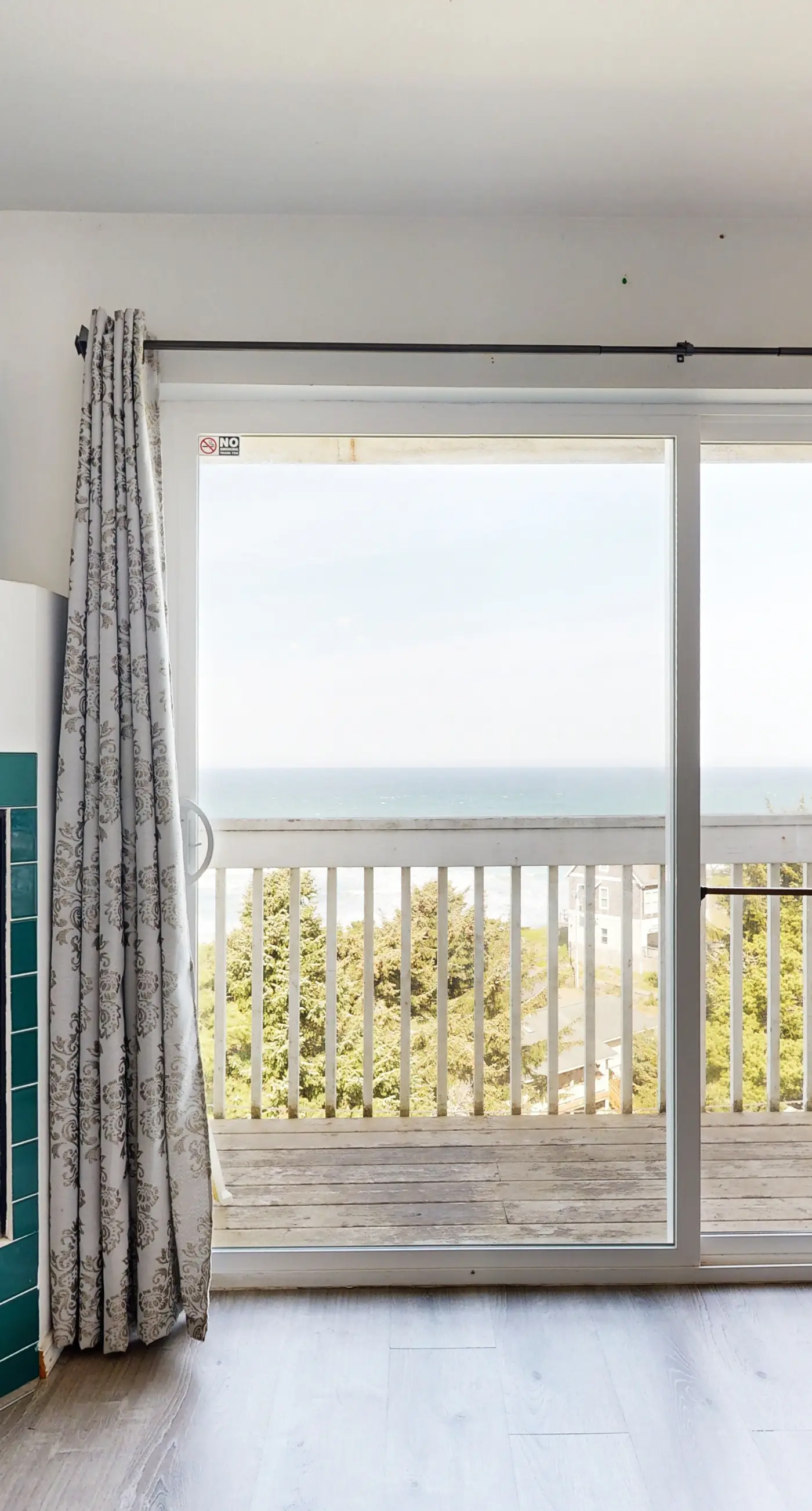 Dog Friendly Studio with Ocean Views WiFi Short Walk to the Beach