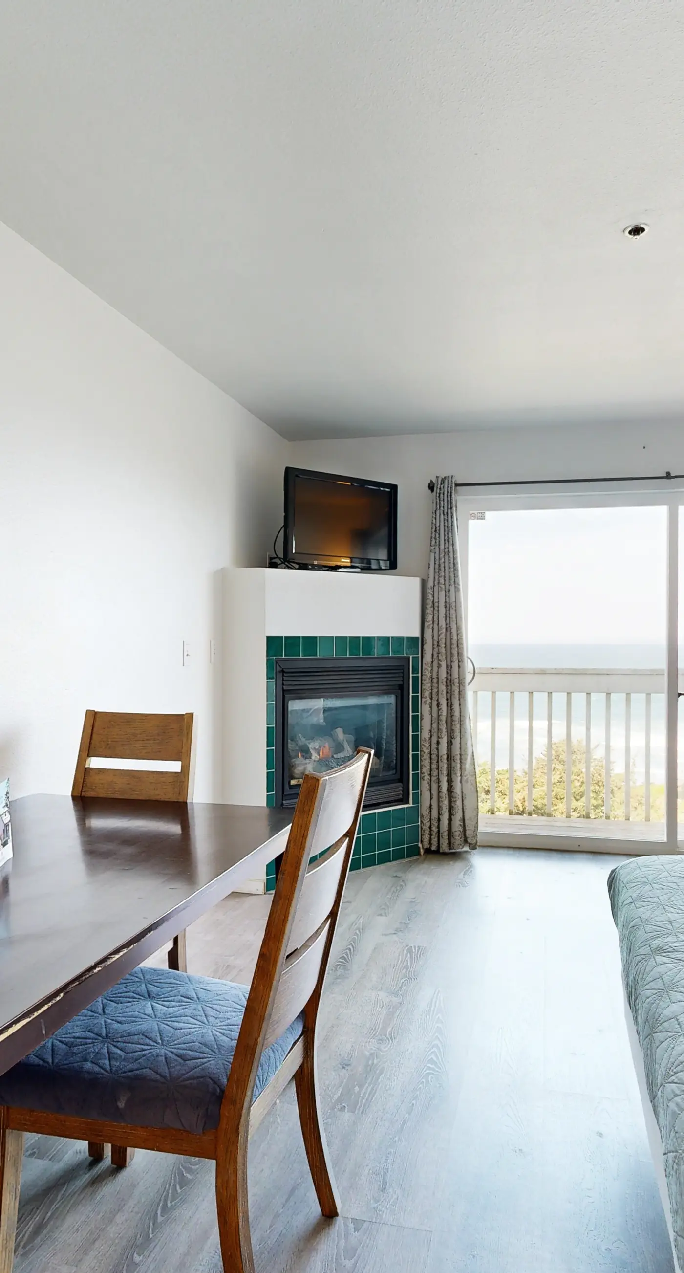 Dog Friendly Studio with Ocean Views WiFi Short Walk to the Beach