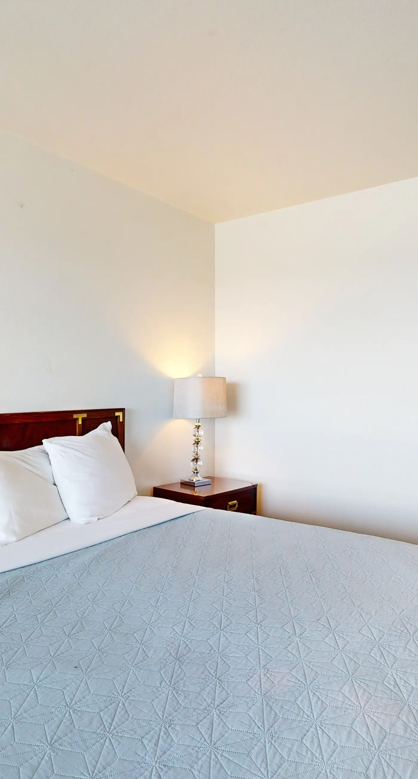 Dog Friendly Studio with Ocean Views WiFi Short Walk to the Beach