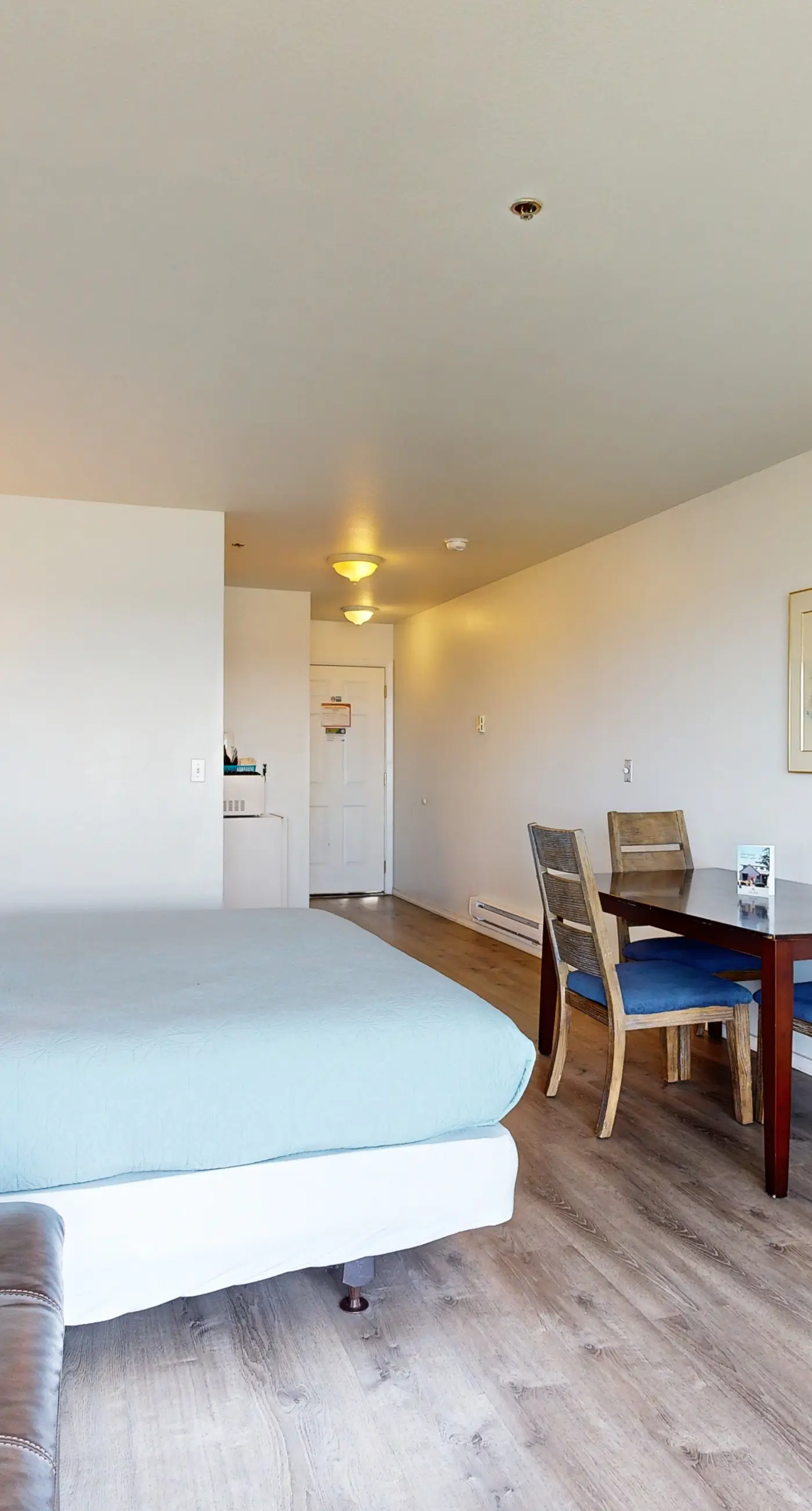 Dog Friendly Studio with Ocean Views WiFi Short Walk to the Beach